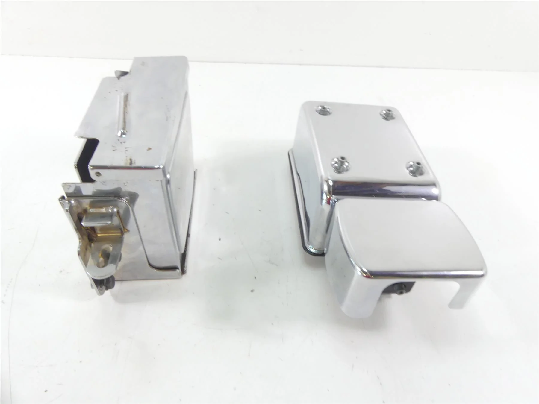 1997 Harley Dyna FXDS Super Glide Conv Electrical Box & Battery Carrier 66375-97 - Image 2