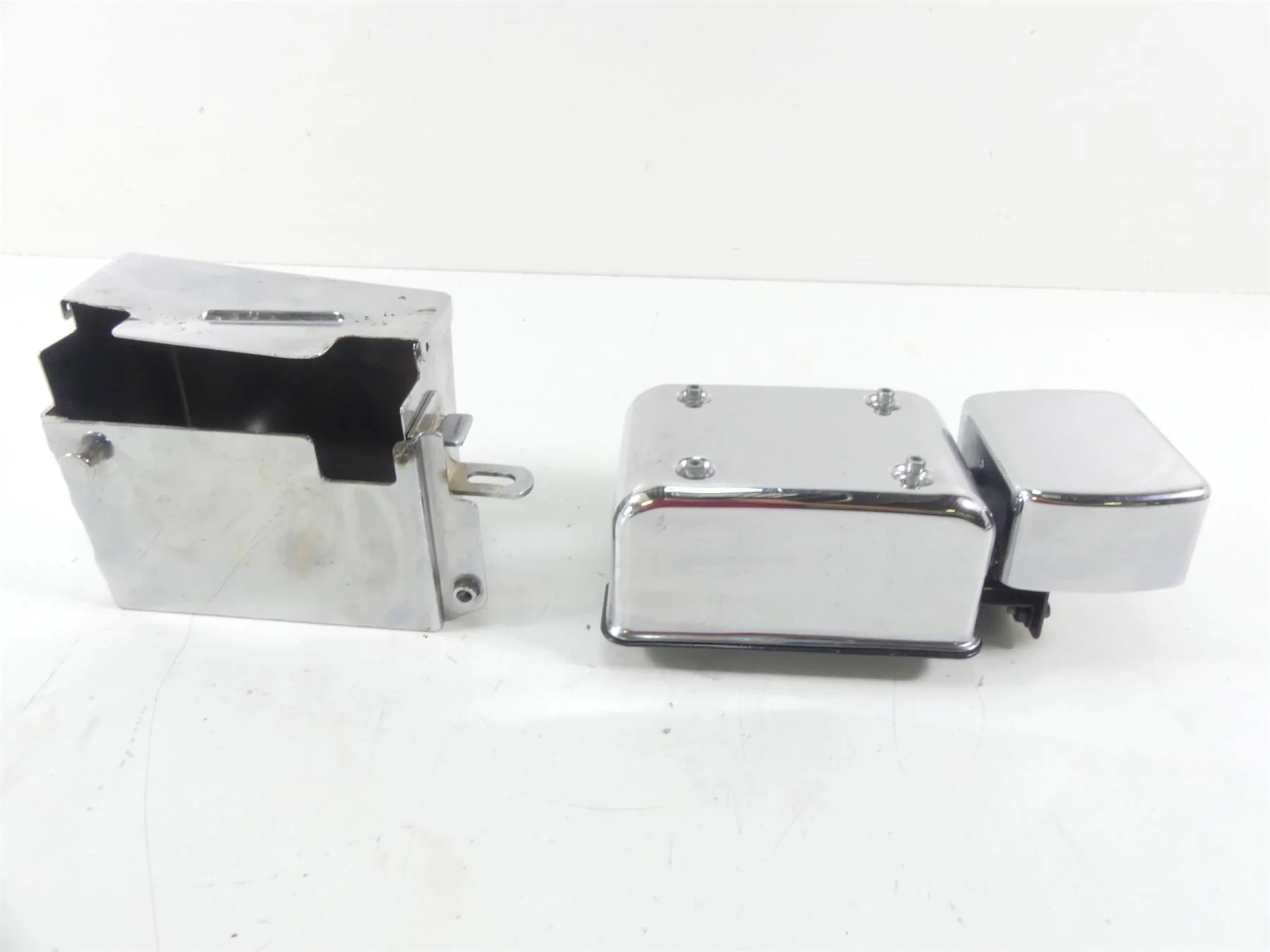 1997 Harley Dyna FXDS Super Glide Conv Electrical Box & Battery Carrier 66375-97 - Image 3