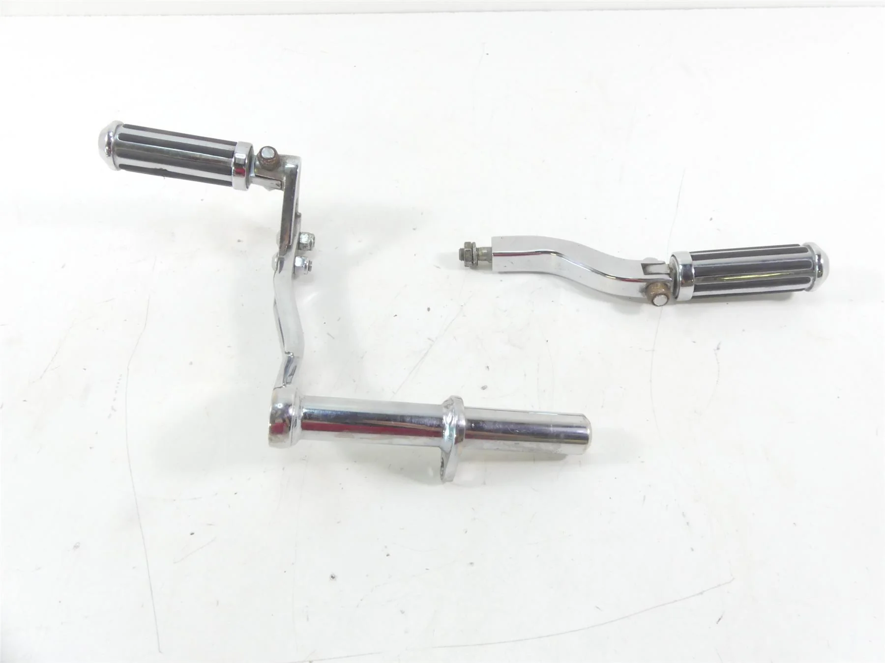 1997 Harley Dyna FXDS Super Glide Conv Passenger Footpeg Set 52740-94A