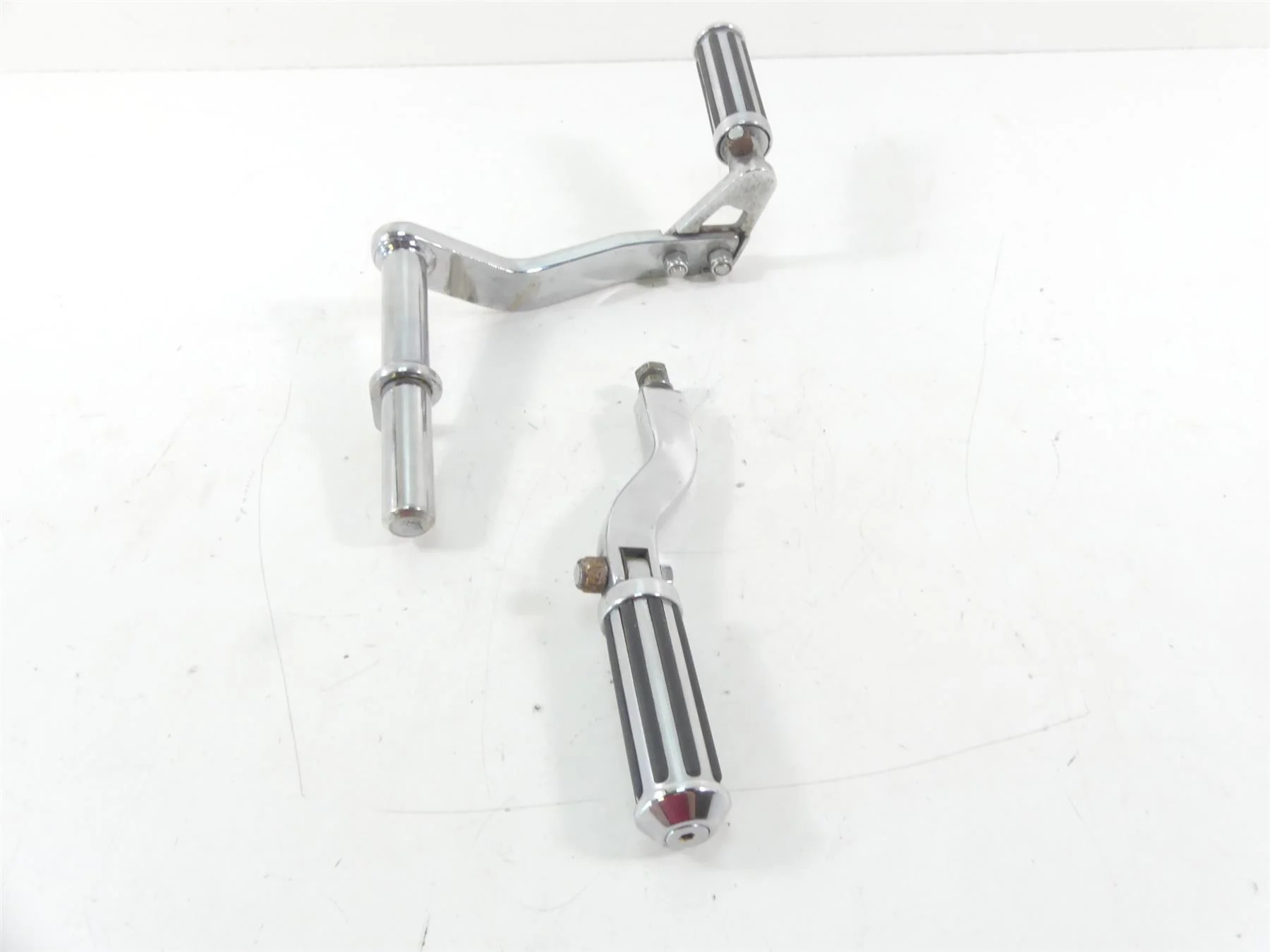 1997 Harley Dyna FXDS Super Glide Conv Passenger Footpeg Set 52740-94A - Image 2