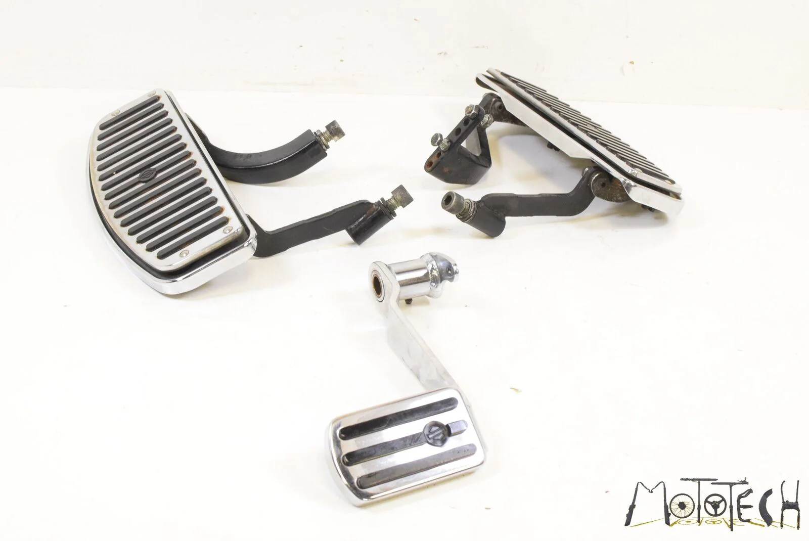 1997 Harley Touring FLHRI Road Kink Front Rider L+R Floor Board Brake Pedeal SET