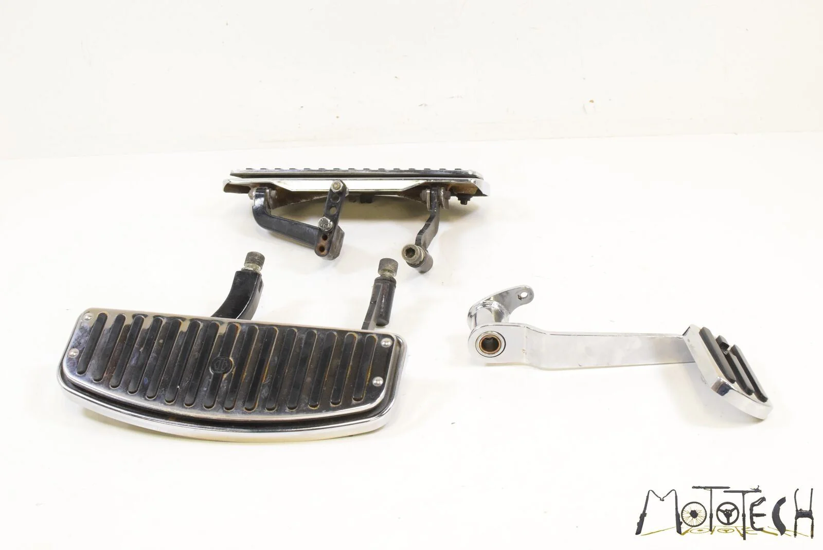 1997 Harley Touring FLHRI Road Kink Front Rider L+R Floor Board Brake Pedeal SET - Image 2