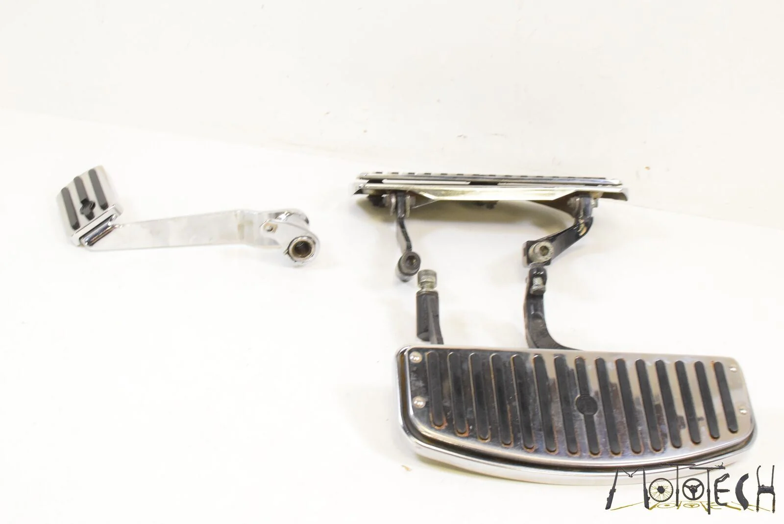 1997 Harley Touring FLHRI Road Kink Front Rider L+R Floor Board Brake Pedeal SET - Image 3