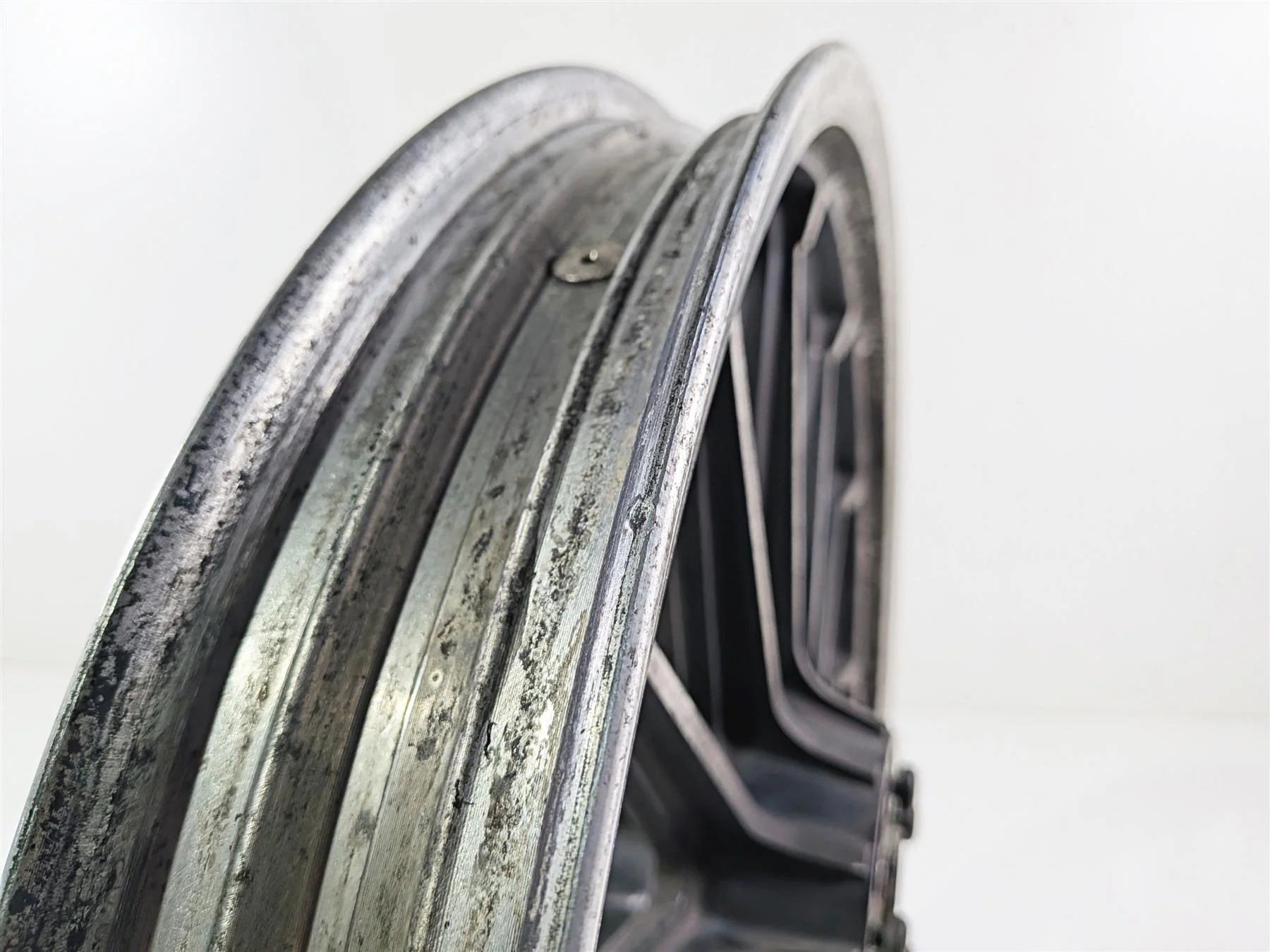 1998 Harley Dyna FXDL Low Rider 19x2.15 Front Wheel 13 Spoke Cast 43499-96 - Image 12