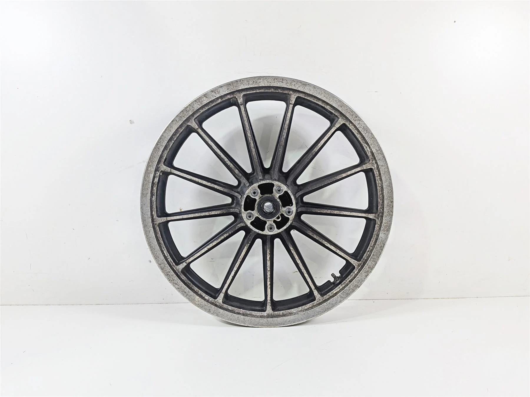 1998 Harley Dyna FXDL Low Rider 19x2.15 Front Wheel 13 Spoke Cast 43499-96 - Image 3