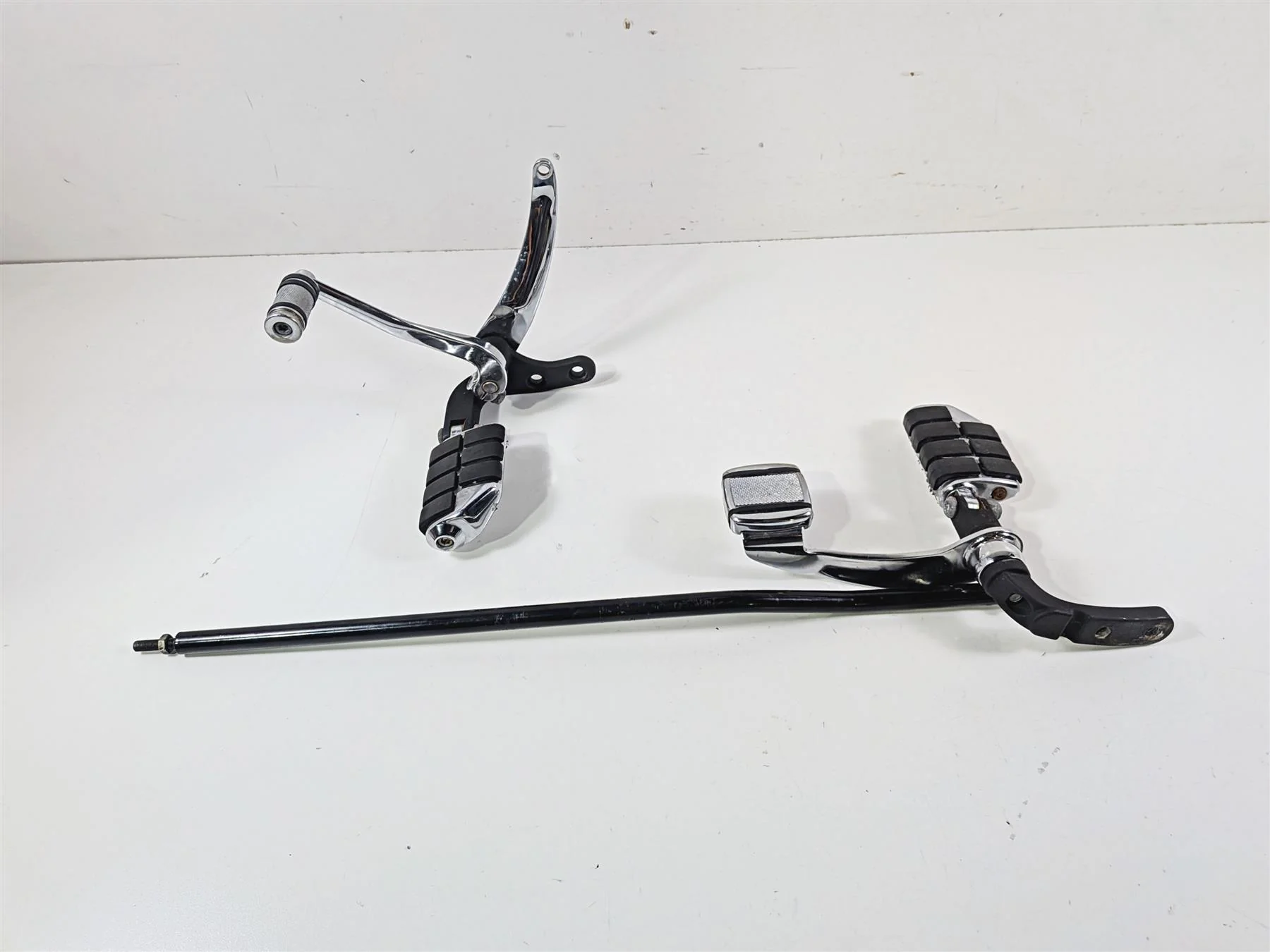 1998 Harley Dyna FXDL Low Rider Front Rider Footpeg + Brake Shift Lever 50649-90