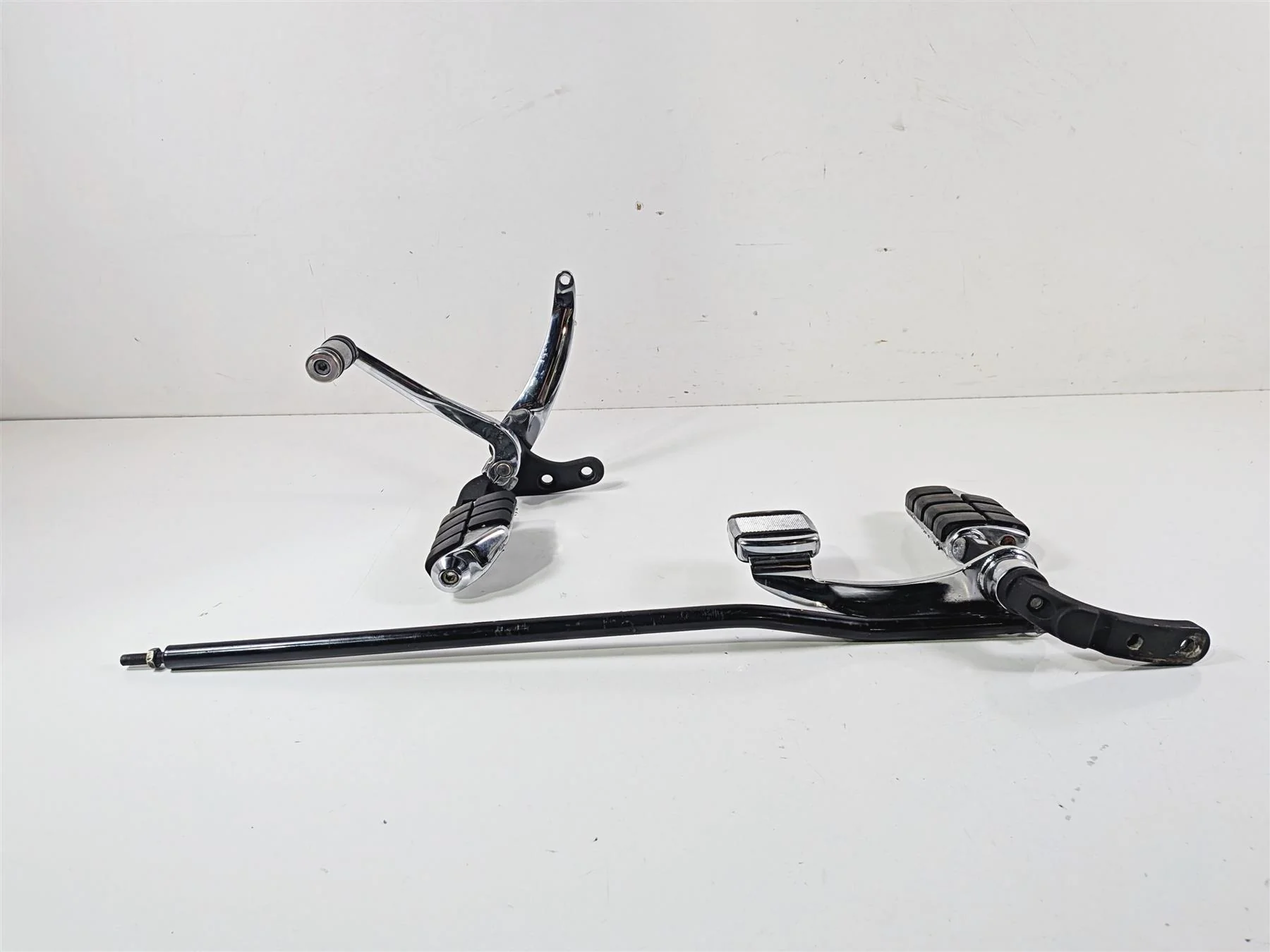 1998 Harley Dyna FXDL Low Rider Front Rider Footpeg + Brake Shift Lever 50649-90 - Image 2