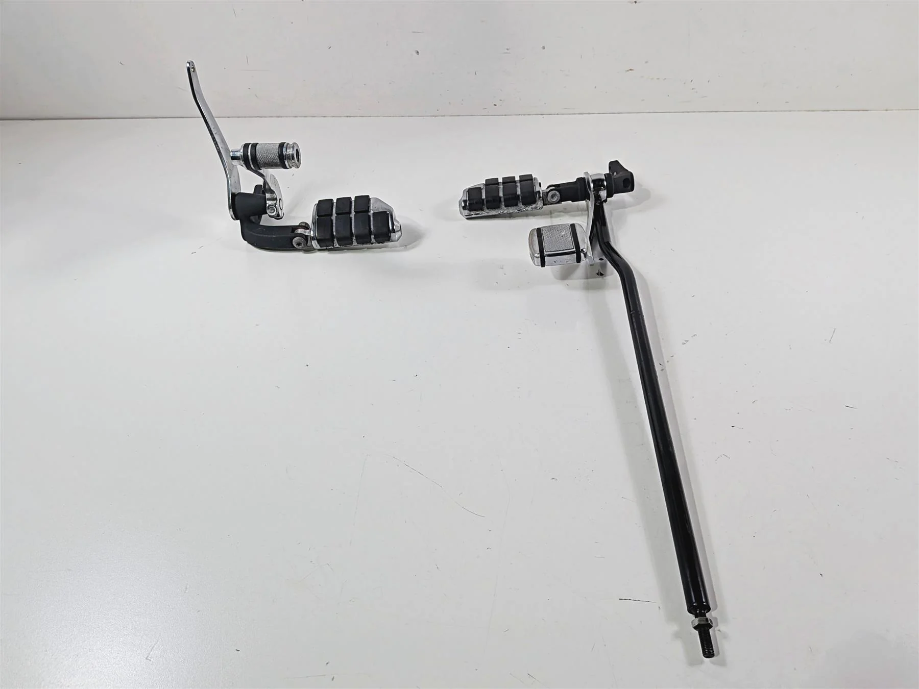 1998 Harley Dyna FXDL Low Rider Front Rider Footpeg + Brake Shift Lever 50649-90 - Image 3