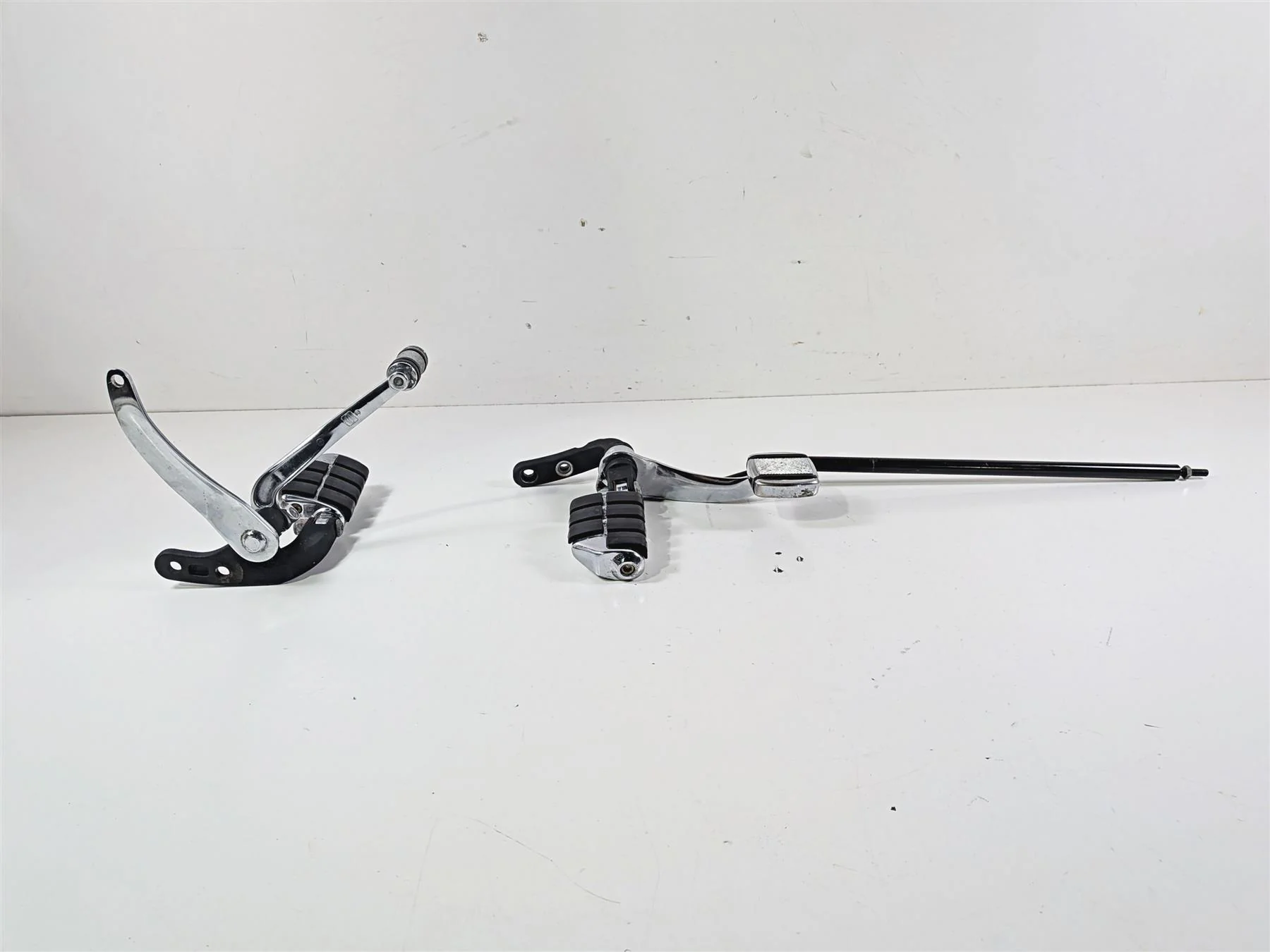 1998 Harley Dyna FXDL Low Rider Front Rider Footpeg + Brake Shift Lever 50649-90 - Image 4