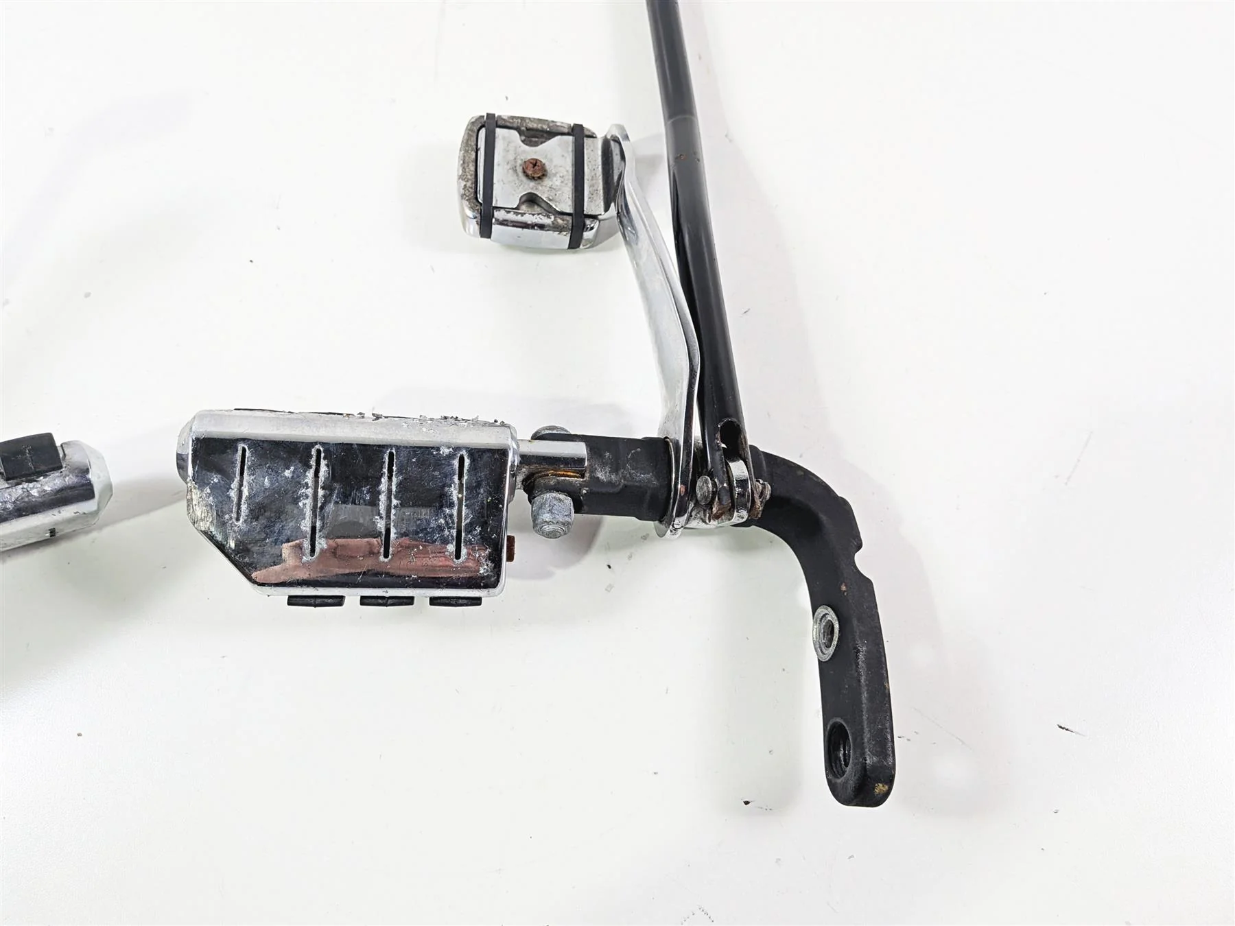 1998 Harley Dyna FXDL Low Rider Front Rider Footpeg + Brake Shift Lever 50649-90 - Image 6