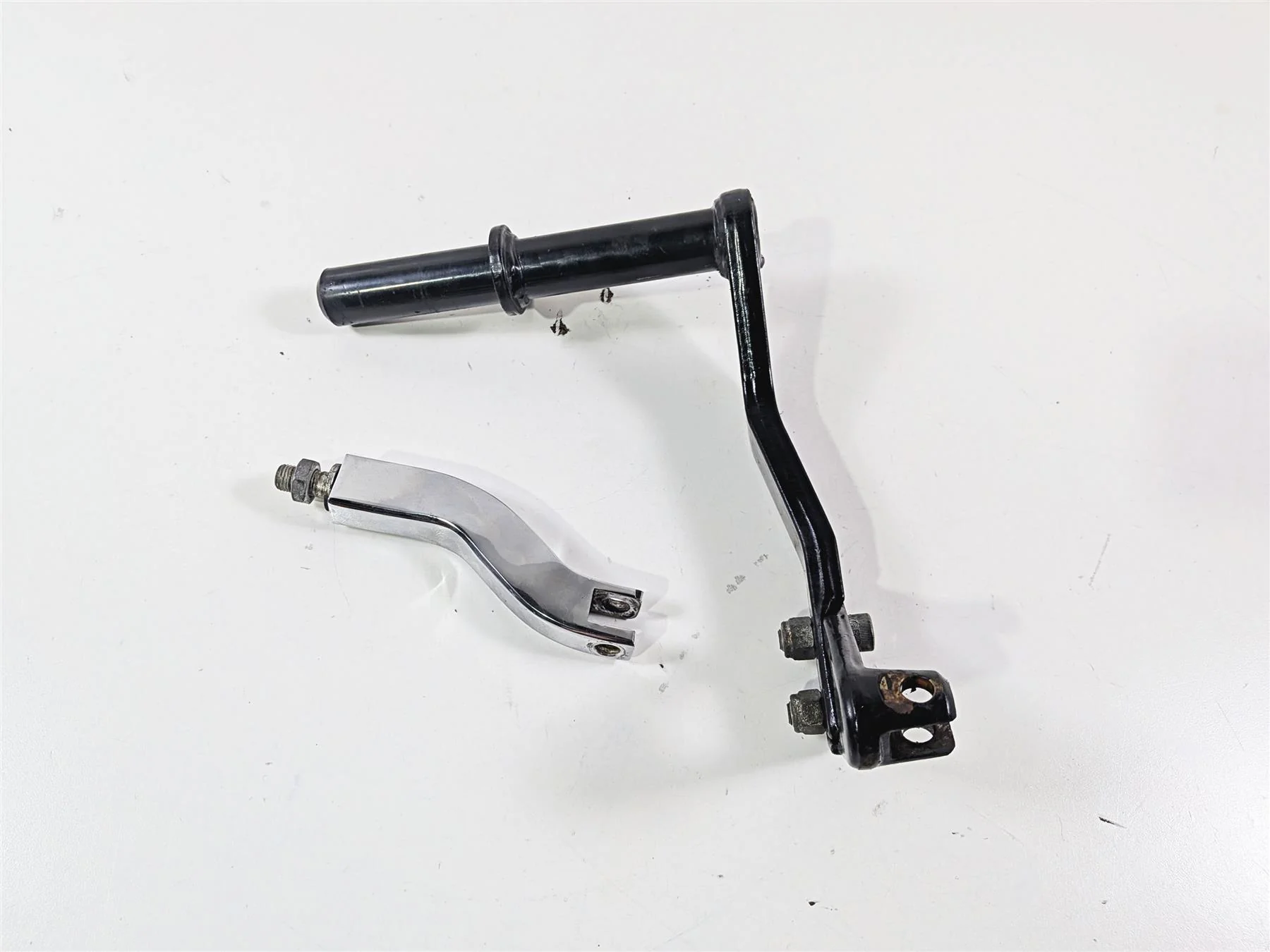 1998 Harley Dyna FXDL Low Rider Passenger Footpeg Mounts & Mounting Bar 52740-94 - Image 6