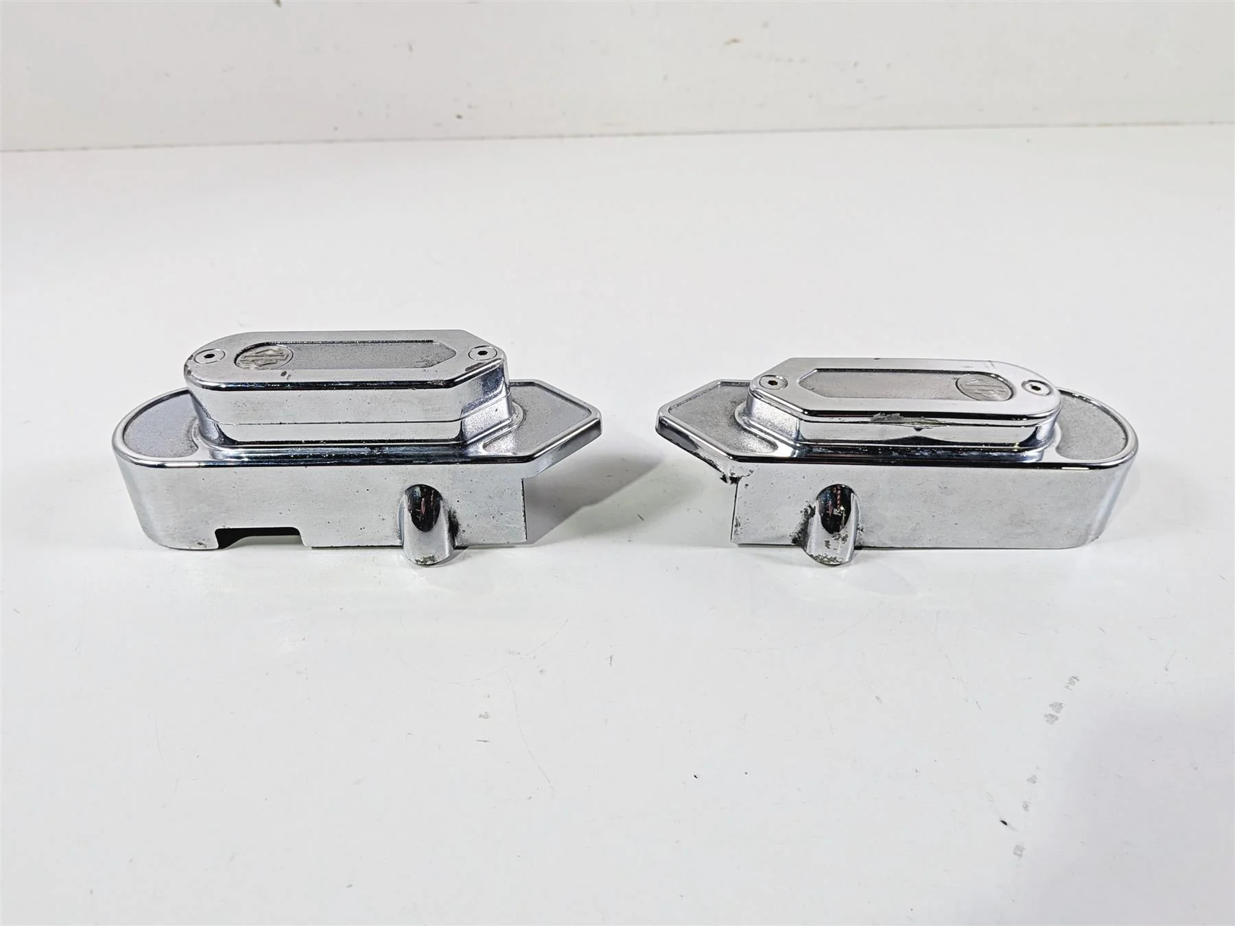 1998 Harley Dyna FXDL Low Rider Rear Axle Swingarm Cover Set 45157-97 - Image 4