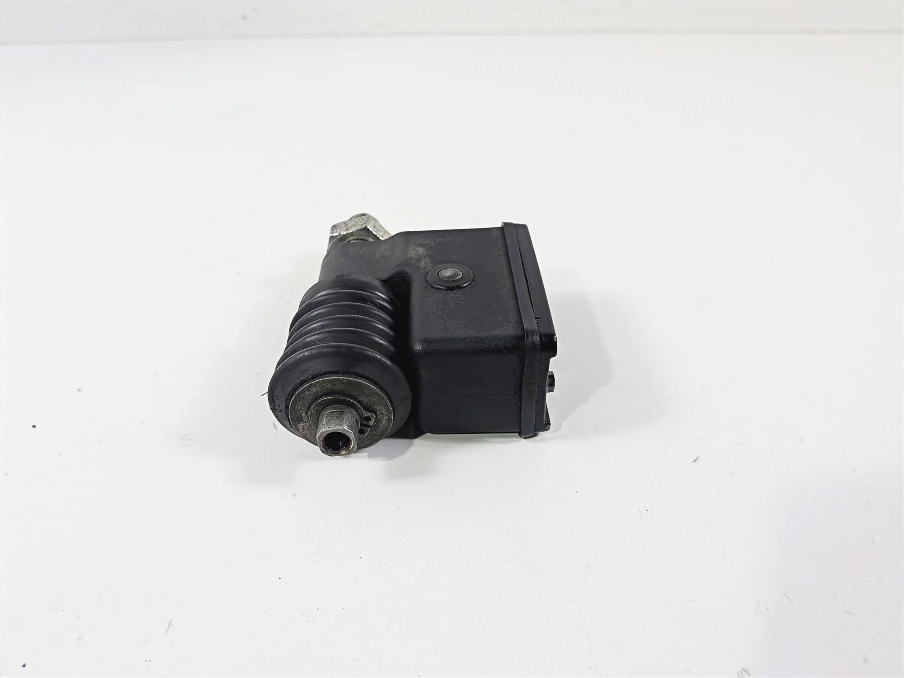 1998 Harley Dyna FXDL Low Rider Rear Brake Master Cylinder 42474-90C - Image 6