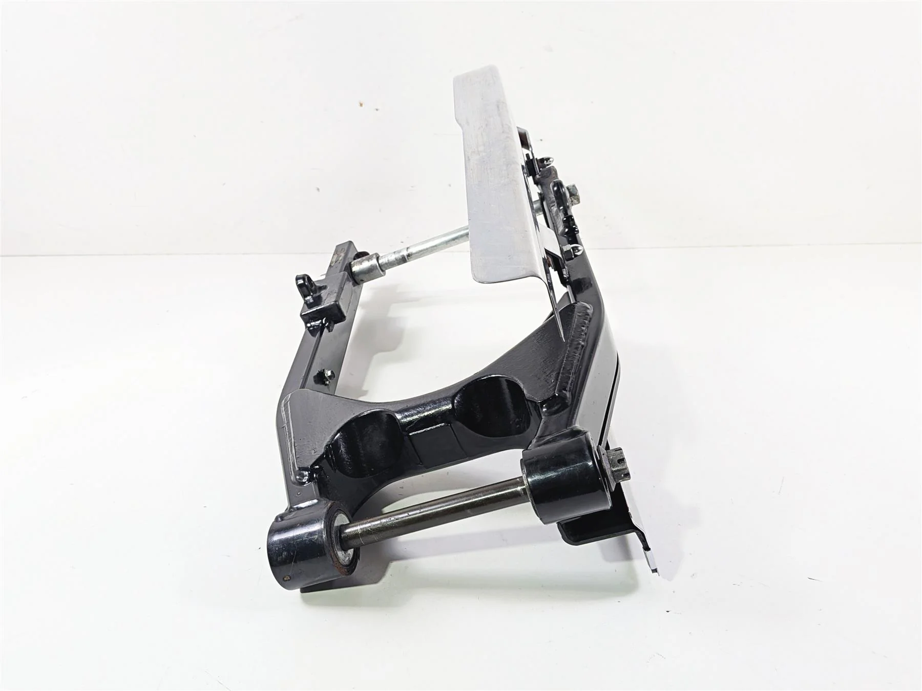 1998 Harley Dyna FXDL Low Rider Swingarm & Belt Guards 47820-90A - Image 3