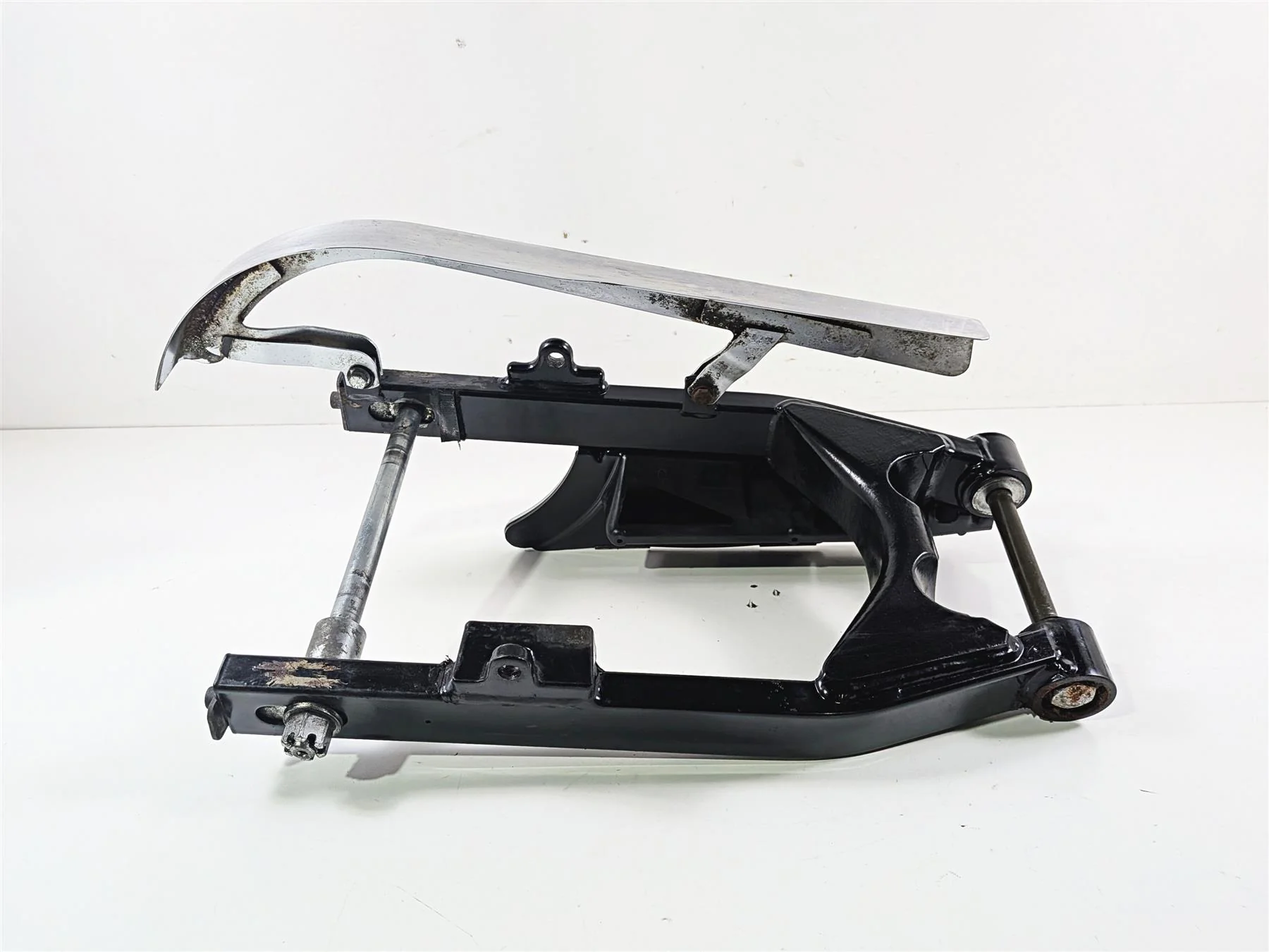 1998 Harley Dyna FXDL Low Rider Swingarm & Belt Guards 47820-90A - Image 4