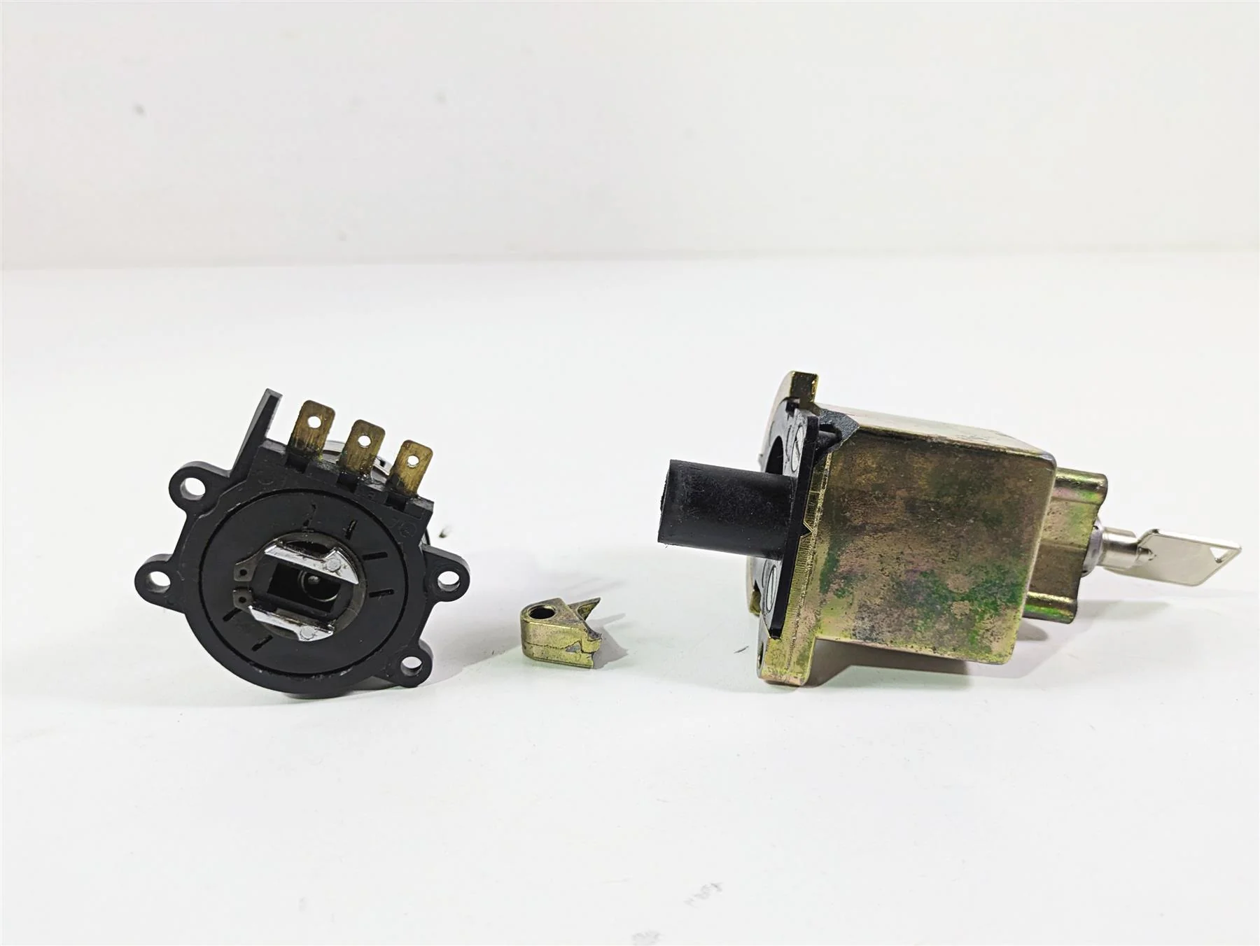 1998 Harley Touring FLHRCI Road King Ignition Switch Key Lock Set -Read 71313-96 - Image 10