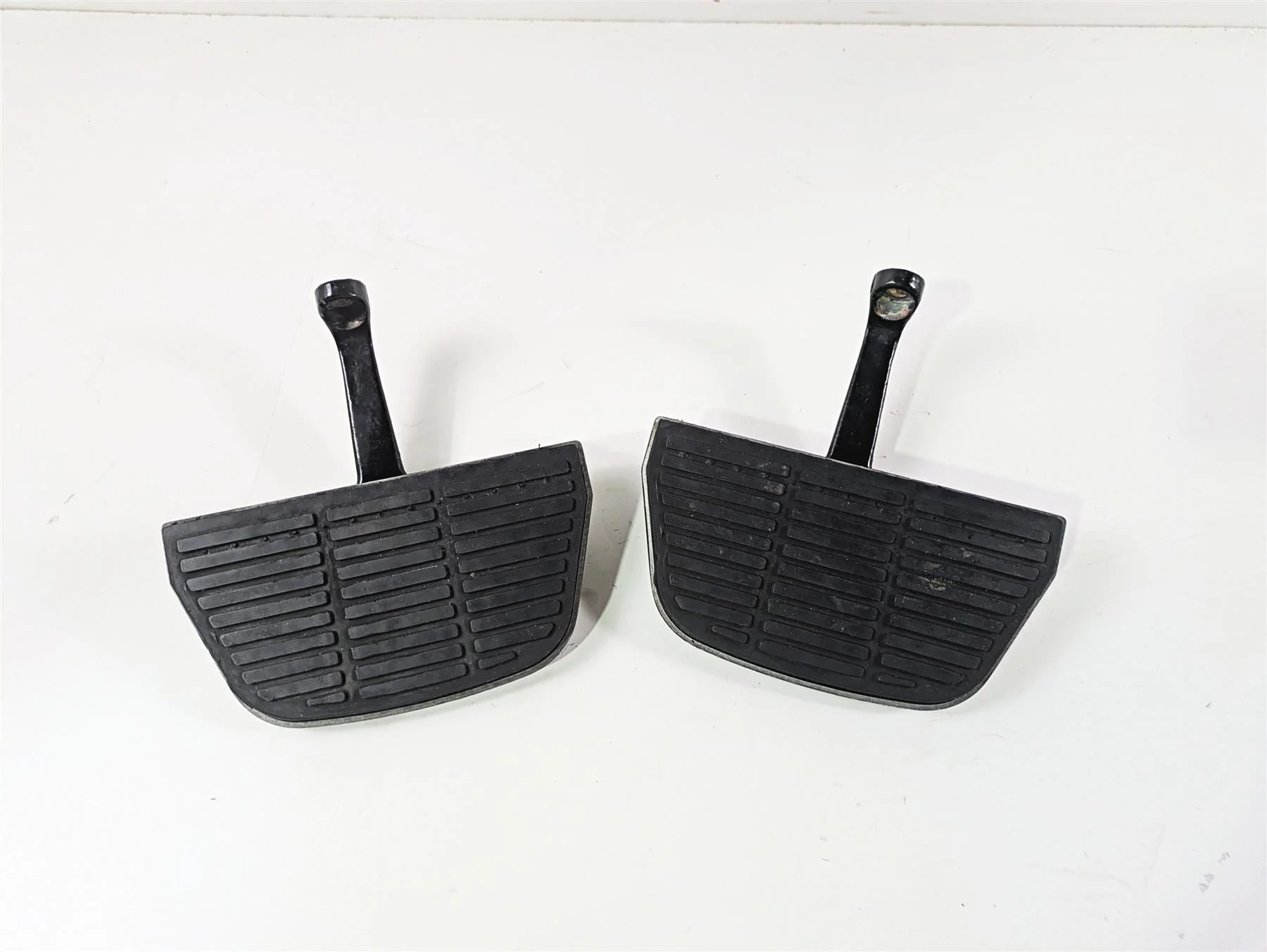 1998 Harley Touring FLHRCI Road King Rear Passenger Floor Board Set 52719-93B