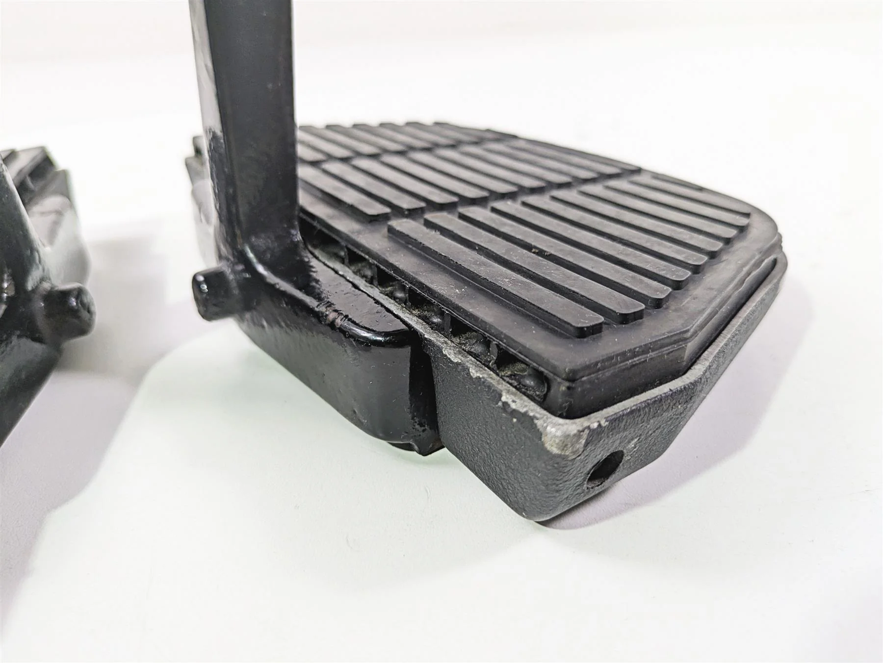 1998 Harley Touring FLHRCI Road King Rear Passenger Floor Board Set 52719-93B - Image 12