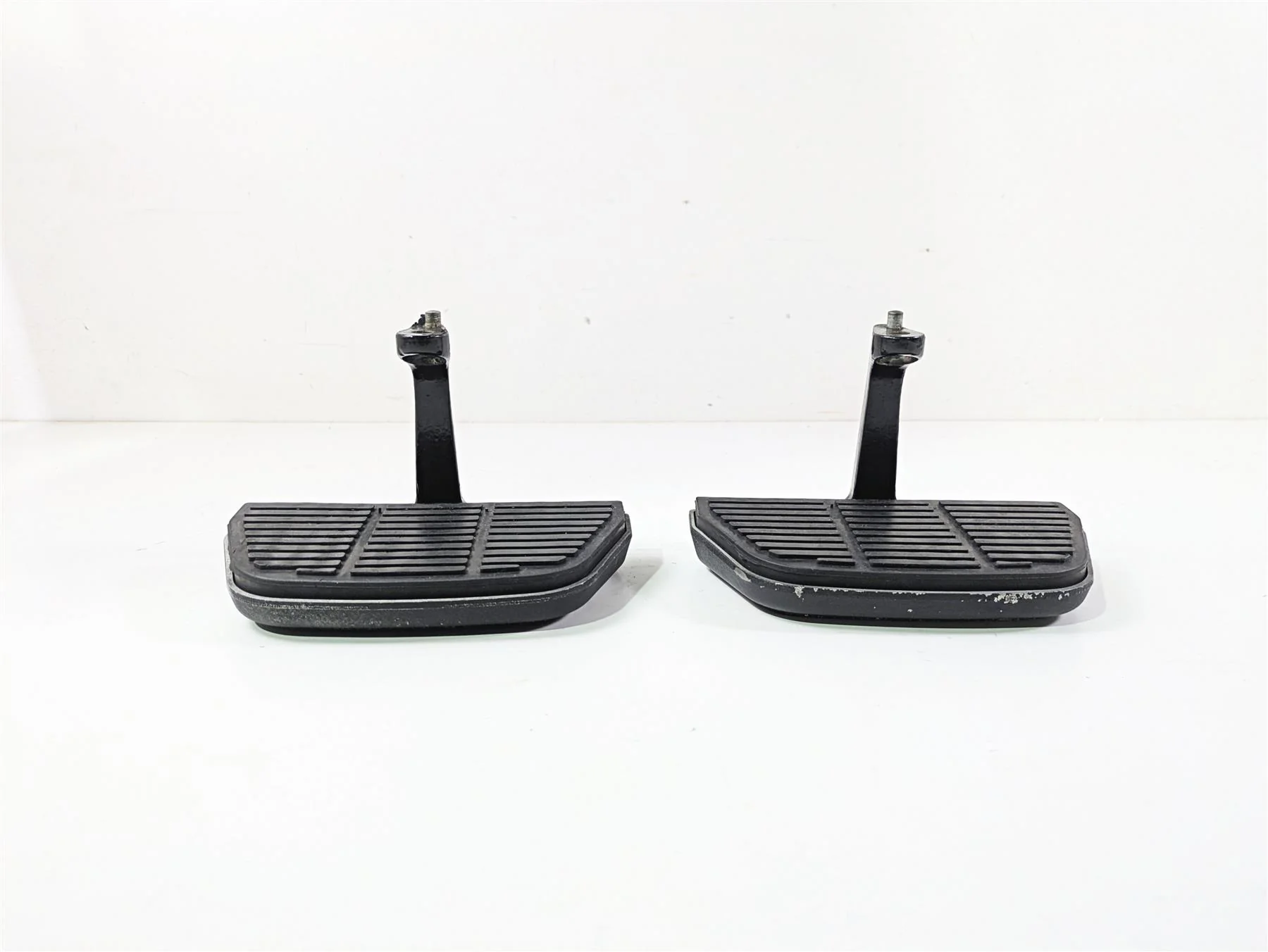 1998 Harley Touring FLHRCI Road King Rear Passenger Floor Board Set 52719-93B - Image 7