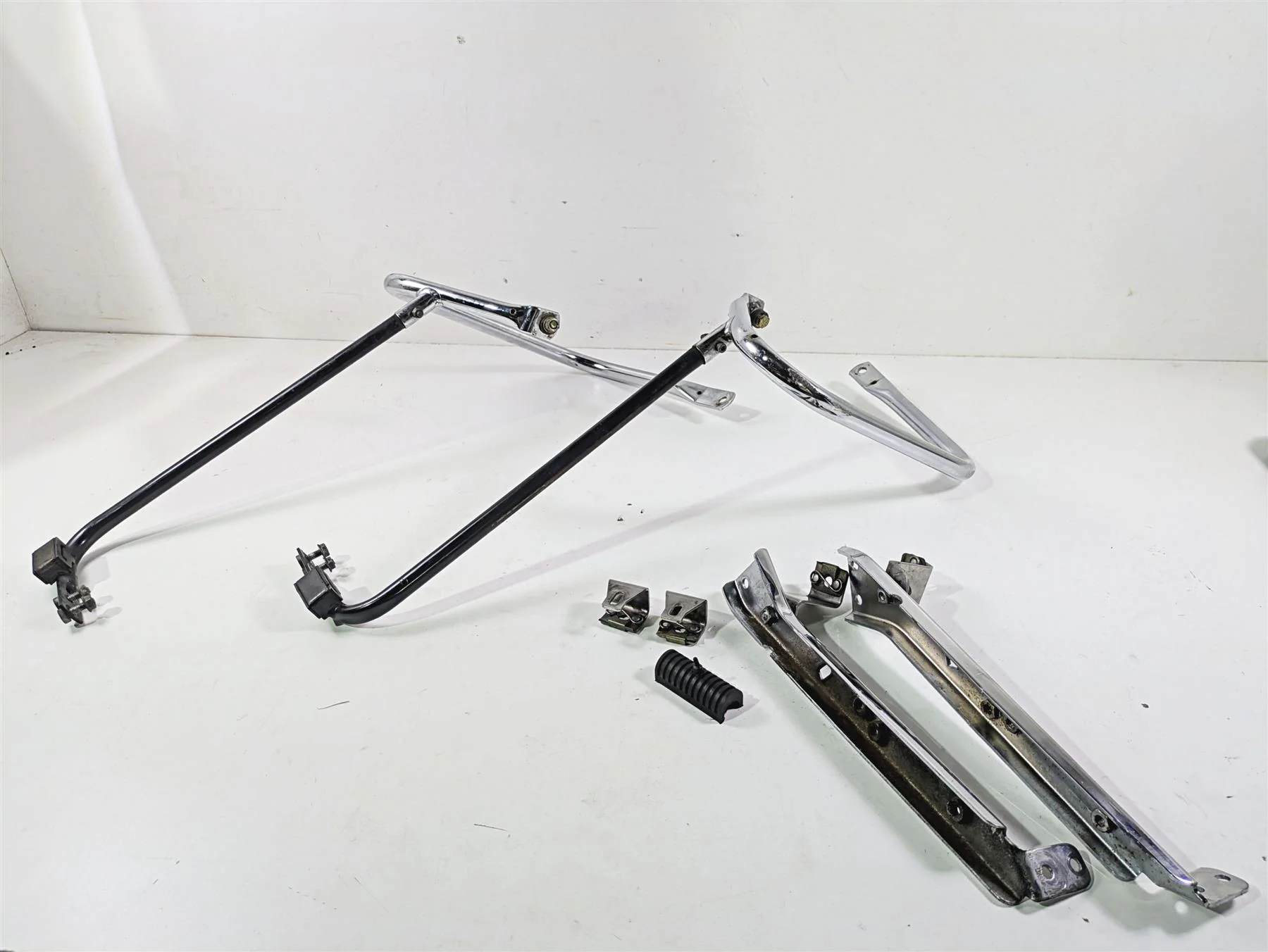 1998 Harley Touring FLHRCI Road King Saddlebag Rail Guard Support Set 49187-97 - Image 7