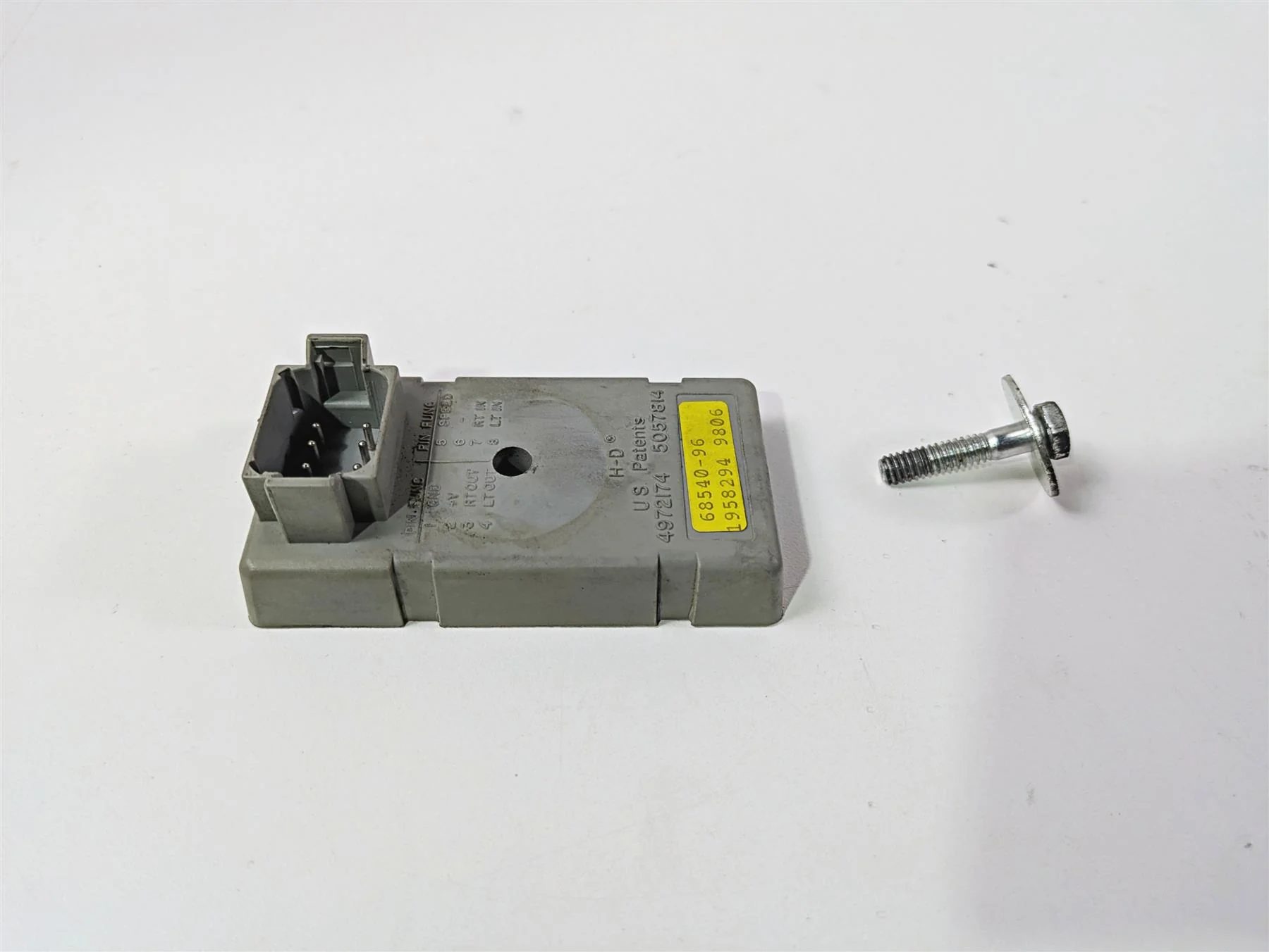 1998 Harley Touring FLHRCI Road King Tsm Turn Signal Module  68540-96 - Image 2