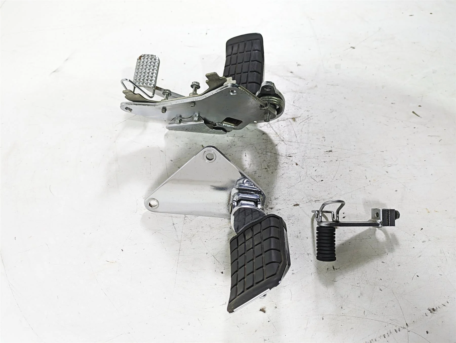1998 Honda GL1500 Valkyrie Tour Front Footpeg Brake Shifter Set 50625-MZ0-000 - Image 2