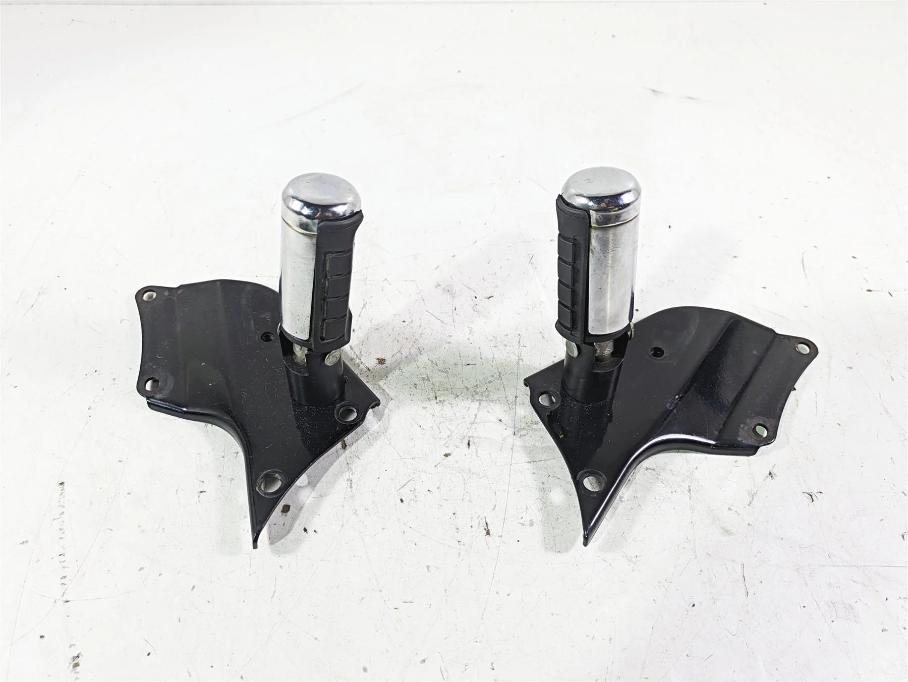 1998 Honda GL1500 Valkyrie Tour Rear Passenger Footpeg Rest Set 50715-MZ0-000