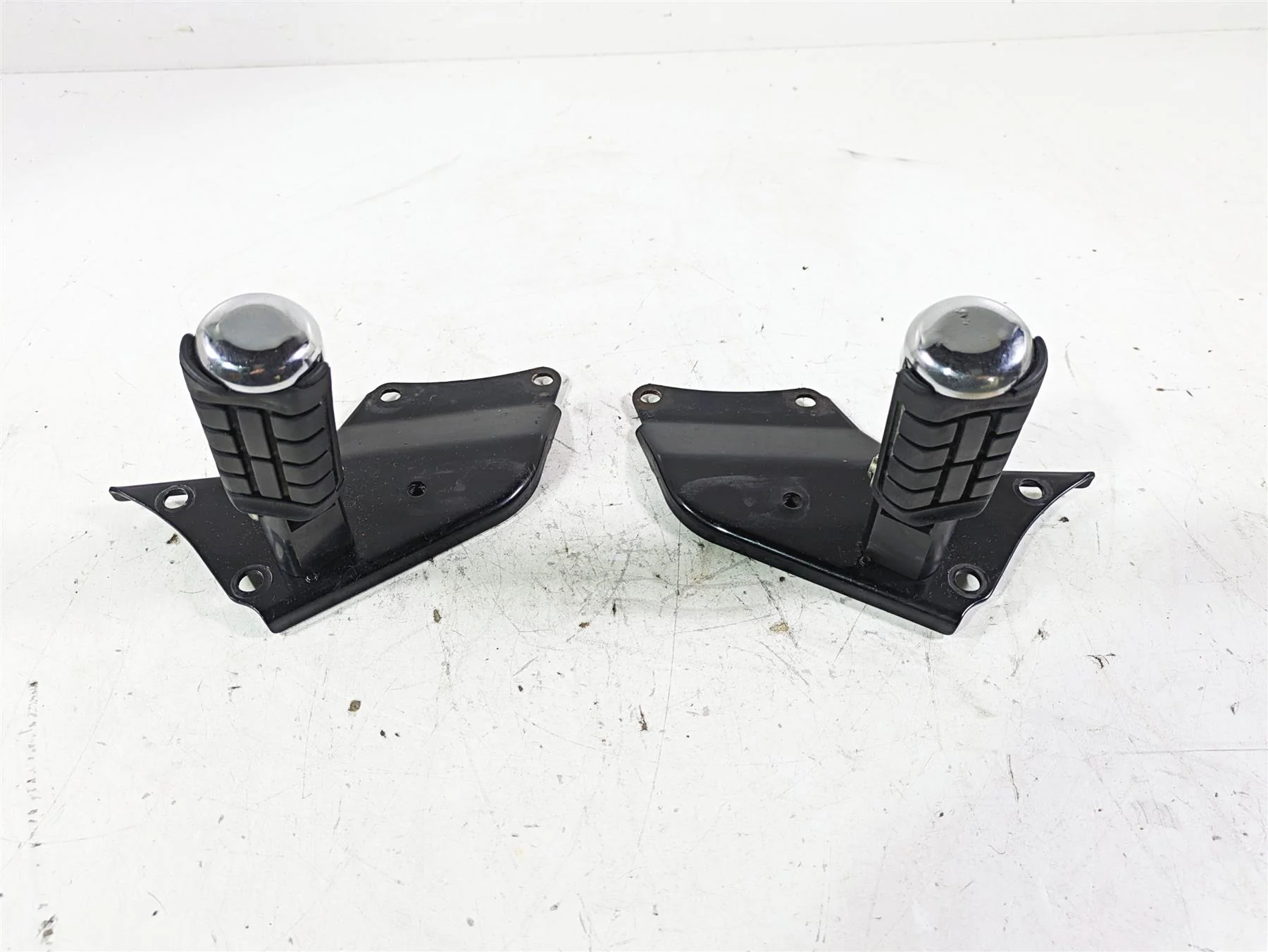 1998 Honda GL1500 Valkyrie Tour Rear Passenger Footpeg Rest Set 50715-MZ0-000 - Image 2