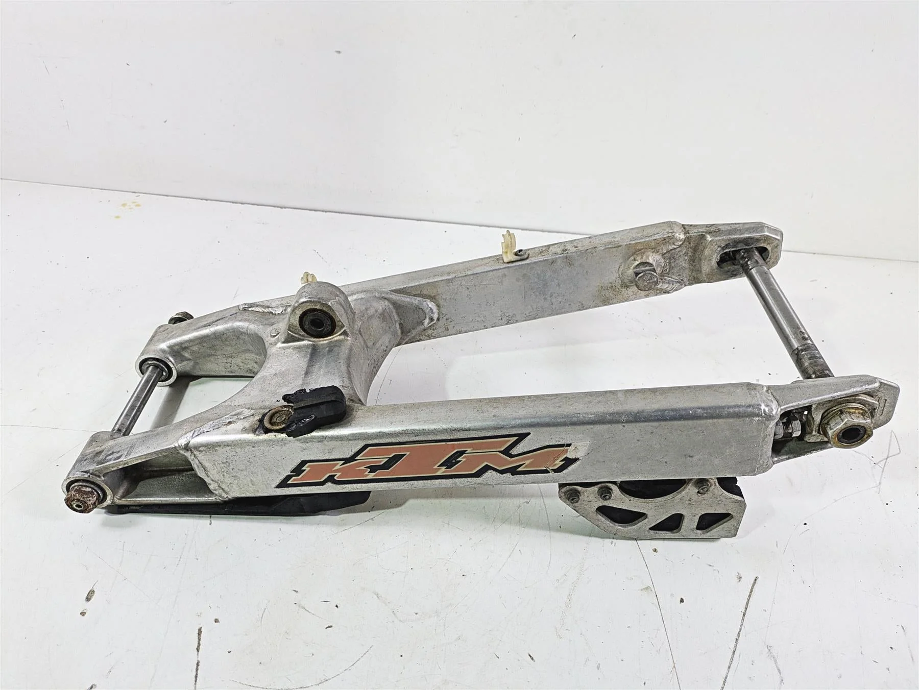 1998 KTM 380 SX MX Straight Swingarm Swing Arm & Rear Axle 50304030044 - Image 11