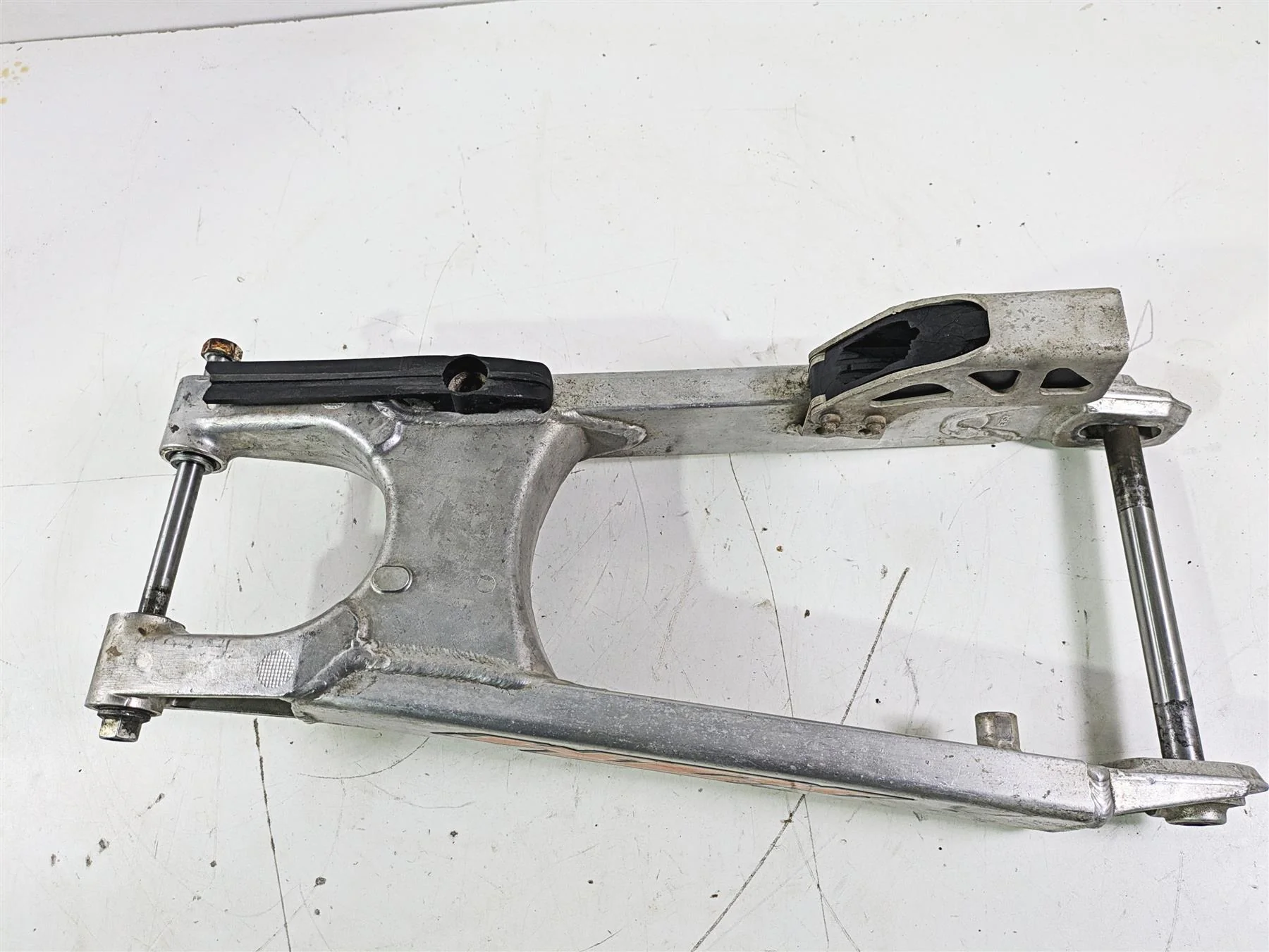 1998 KTM 380 SX MX Straight Swingarm Swing Arm & Rear Axle 50304030044 - Image 8