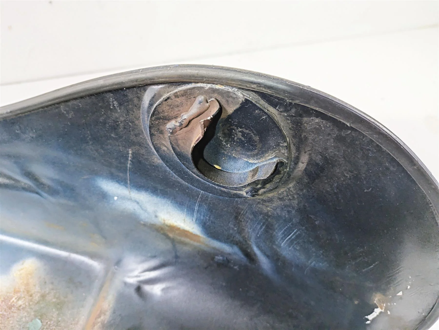 1998 Moto Guzzi California 1100 EV Fuel Gas Petrol Tank - Read GU03100200 - Image 10