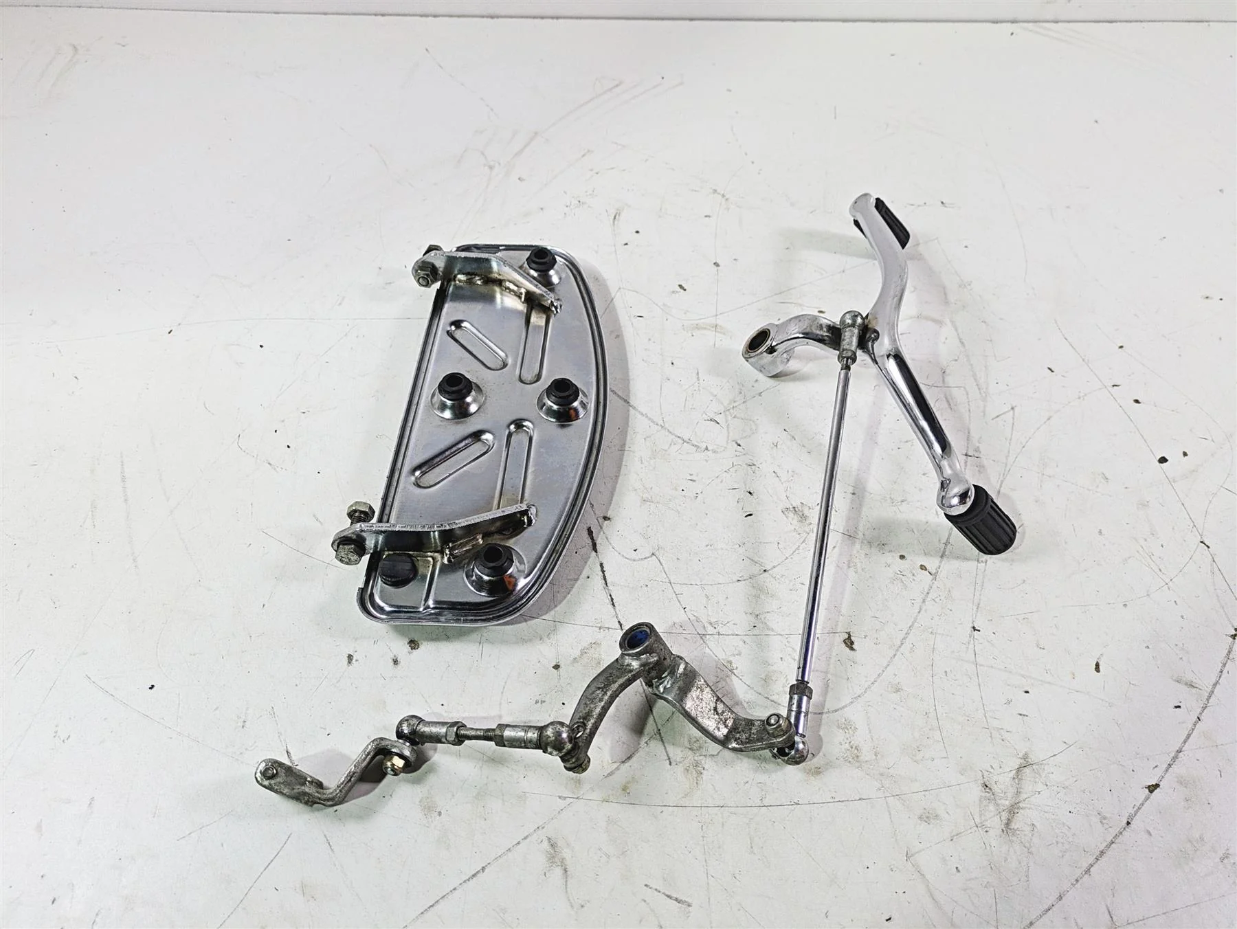 1998 Moto Guzzi California 1100 EV Left Floor Board & Shift Lever GU03422130 - Image 10