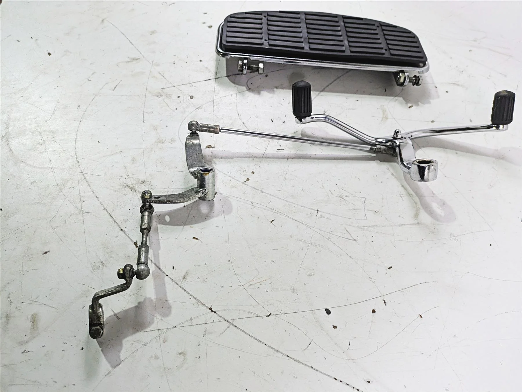 1998 Moto Guzzi California 1100 EV Left Floor Board & Shift Lever GU03422130 - Image 3