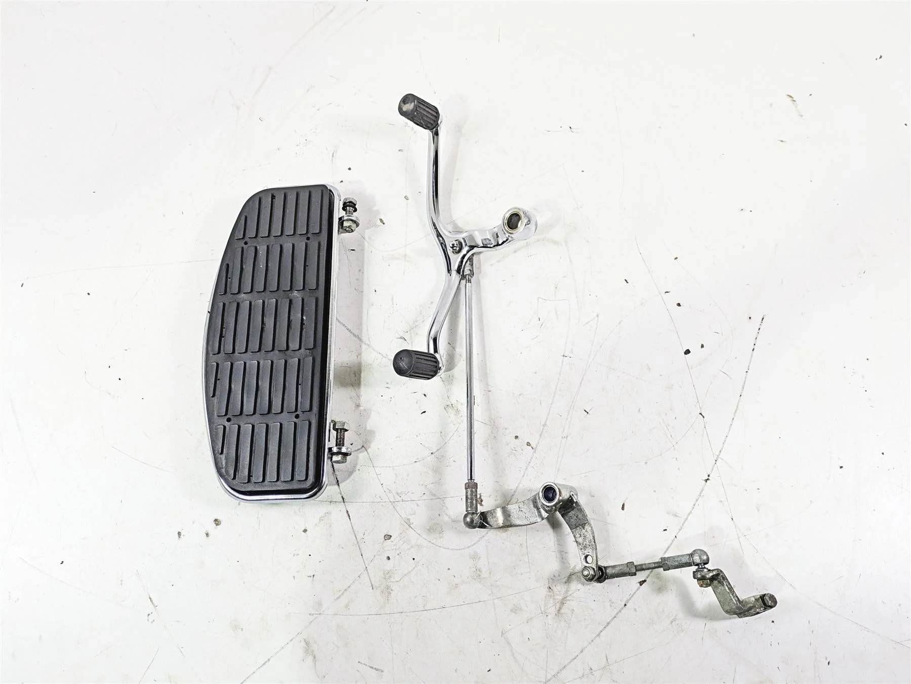 1998 Moto Guzzi California 1100 EV Left Floor Board & Shift Lever GU03422130 - Image 4
