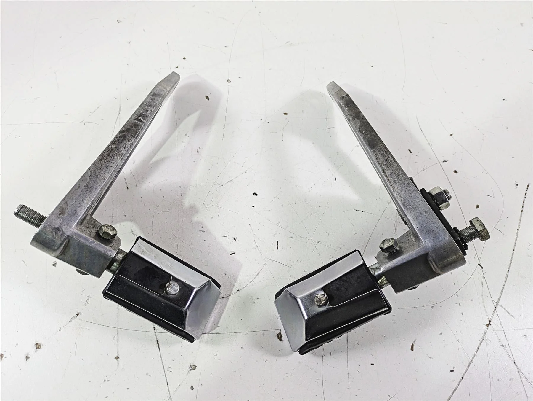 1998 Moto Guzzi California 1100 EV Rear Passenger Footpeg Set GU29443550 - Image 11
