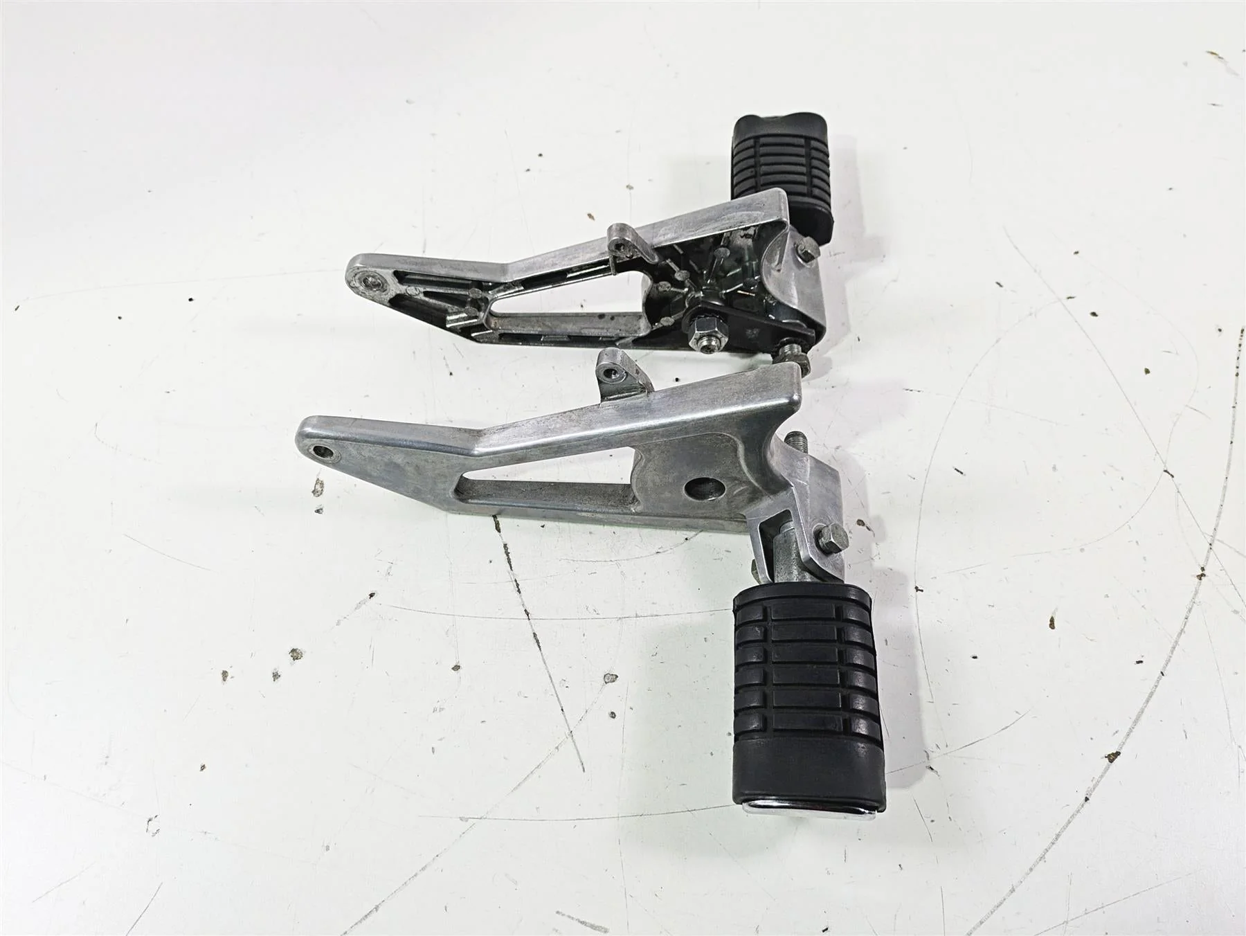 1998 Moto Guzzi California 1100 EV Rear Passenger Footpeg Set GU29443550 - Image 3