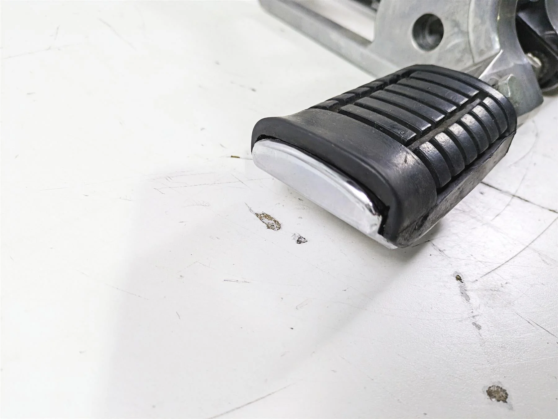 1998 Moto Guzzi California 1100 EV Rear Passenger Footpeg Set GU29443550 - Image 9