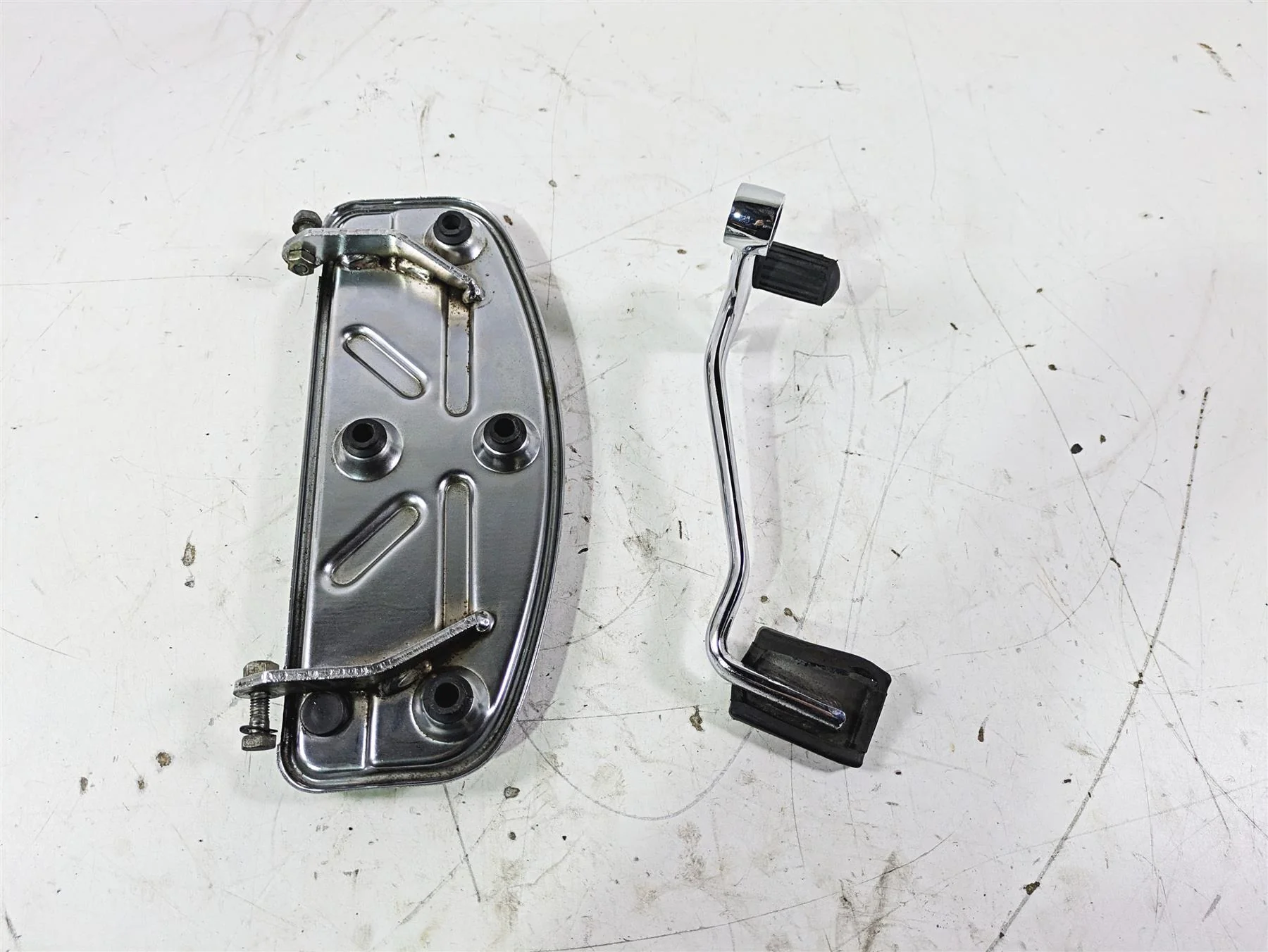 1998 Moto Guzzi California 1100 EV Right Floor Board & Brake Pedal GU03420330 - Image 10