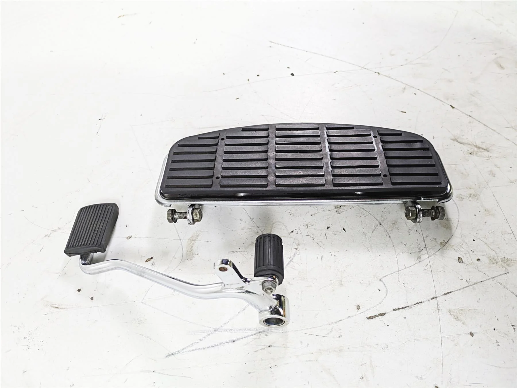 1998 Moto Guzzi California 1100 EV Right Floor Board & Brake Pedal GU03420330 - Image 2