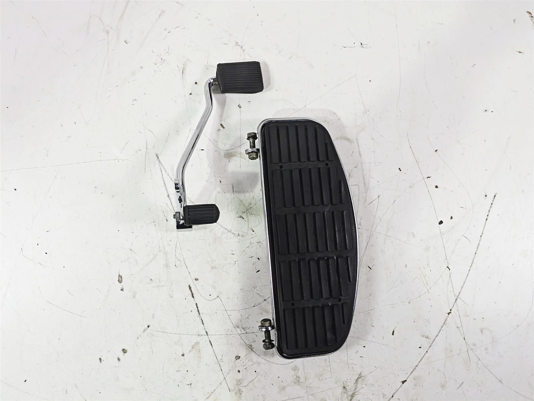1998 Moto Guzzi California 1100 EV Right Floor Board & Brake Pedal GU03420330 - Image 4