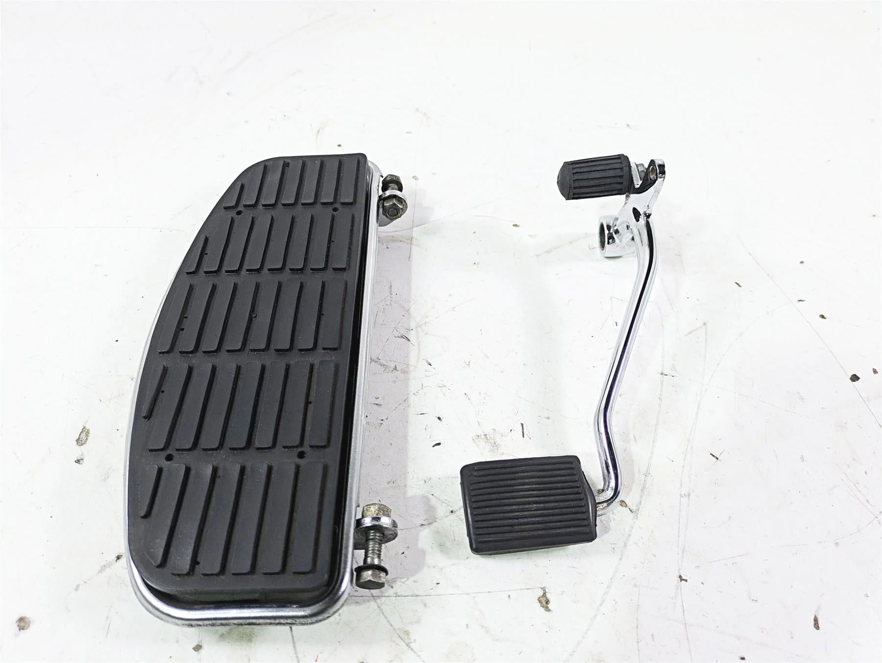 1998 Moto Guzzi California 1100 EV Right Floor Board & Brake Pedal GU03420330 - Image 9