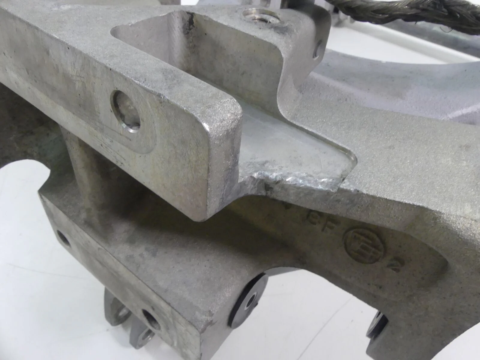 1999 Buell X1 Lightning Swingarm Rear Swing Arm Suspension + Motor Mount  K0100. - Image 7