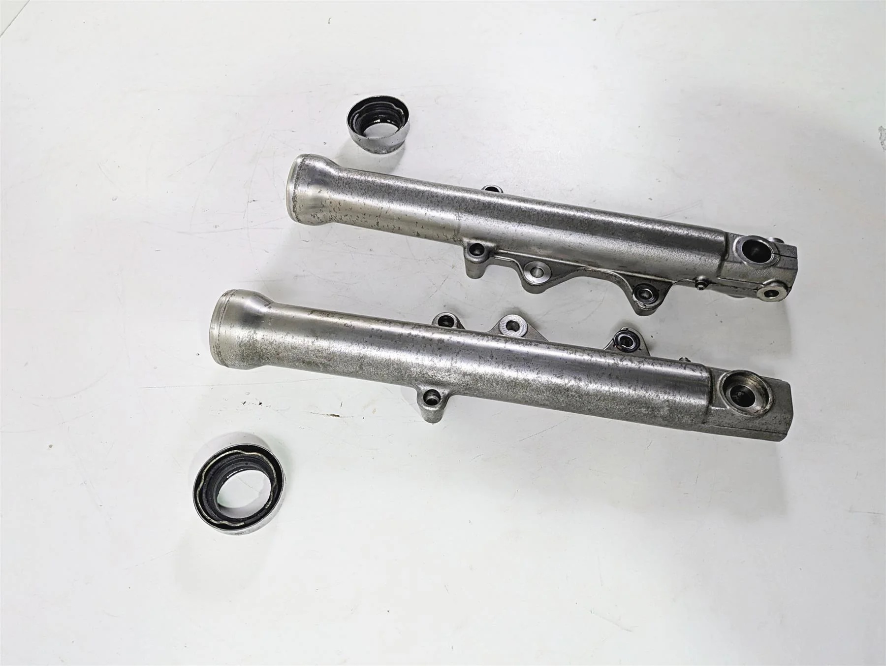 1999 Harley Dyna FXDL Low Rider Dual Caliper Lower Fork Tubes 45949-92 45952-90 - Image 2