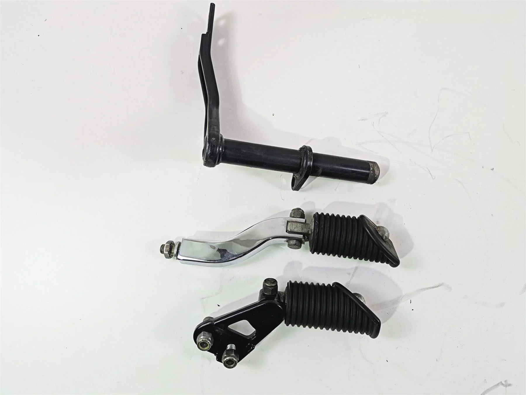 1999 Harley Dyna FXDL Low Rider Passenger Footpeg Set + Mount 49165-90 52740-94A - Image 6