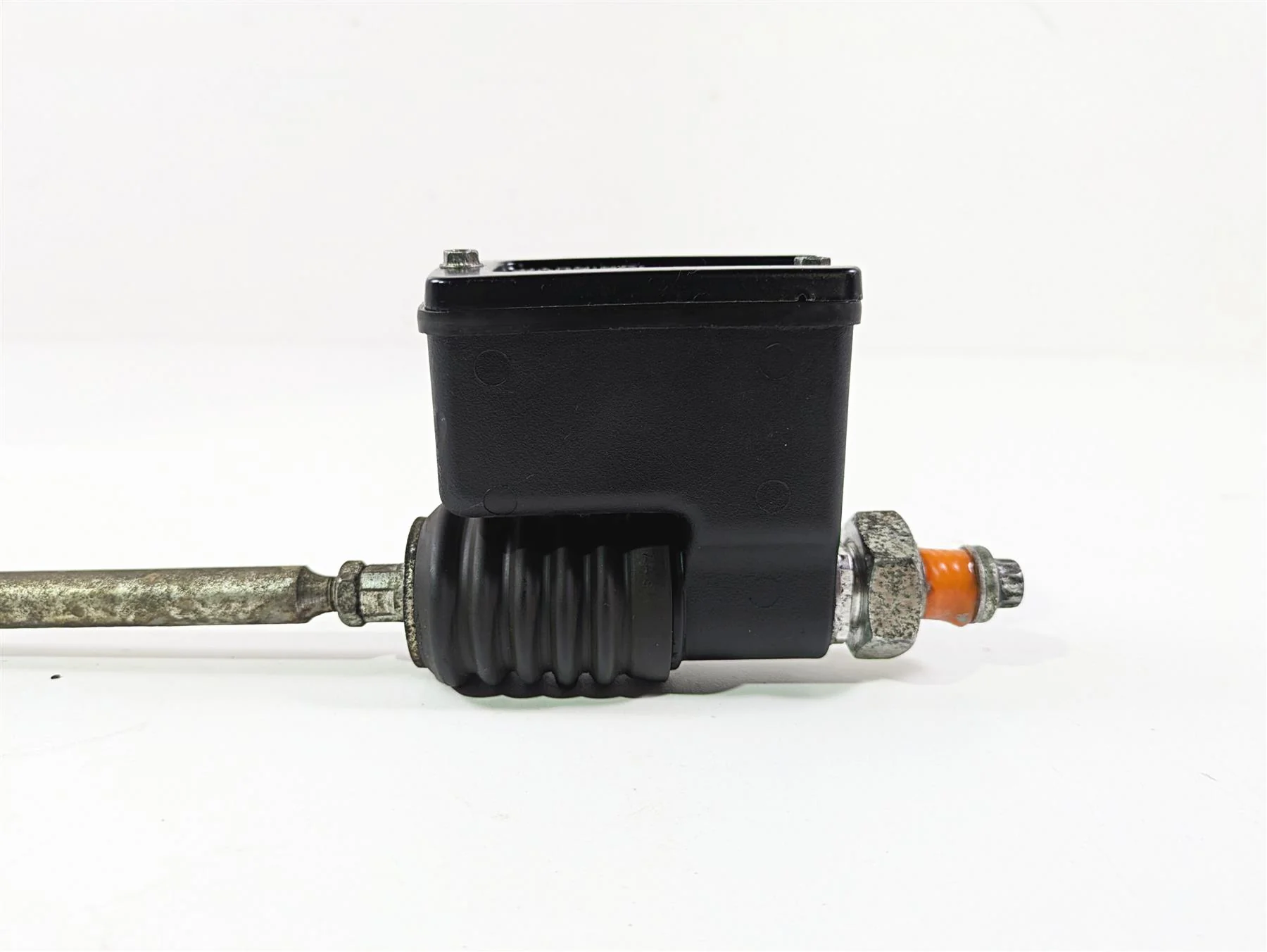 1999 Harley Dyna FXDL Low Rider Rear Brake Master Cylinder 42474-90C - Image 2