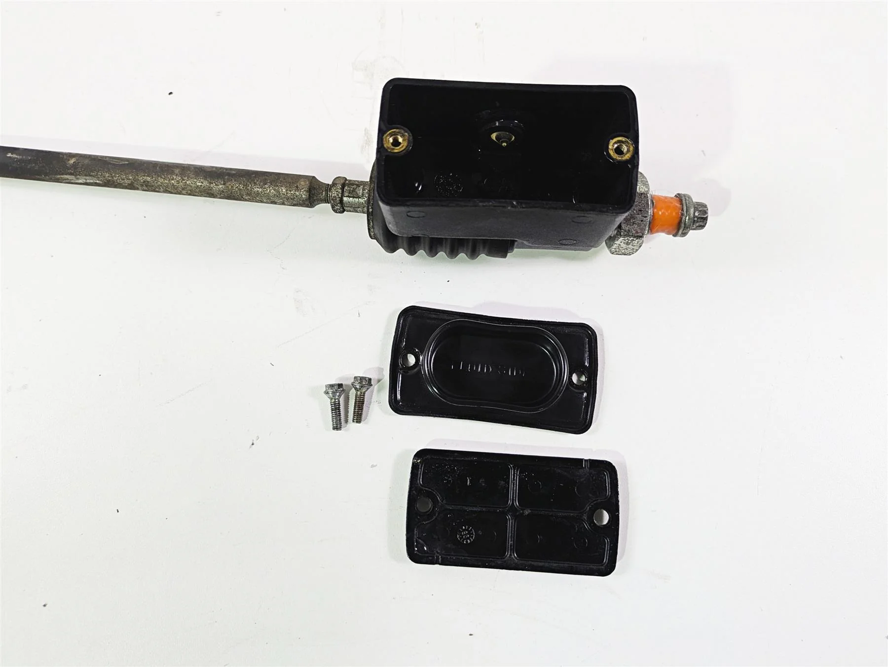 1999 Harley Dyna FXDL Low Rider Rear Brake Master Cylinder 42474-90C - Image 8