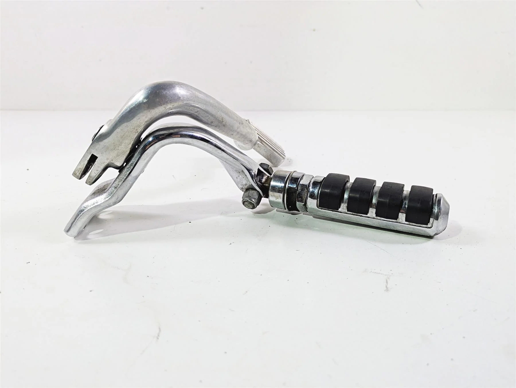 1999 Harley Dyna FXDL Low Rider Right Front Mid Footpeg & Brake Pedal 42502-90B - Image 2