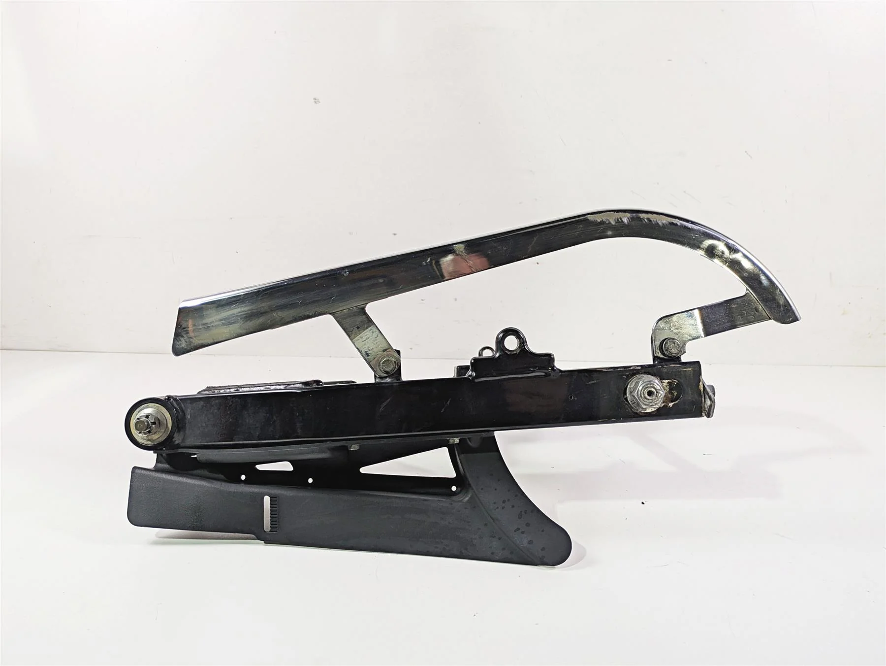 1999 Harley Dyna FXDL Low Rider Swingarm & Belt Guards 47820-90A - Image 4