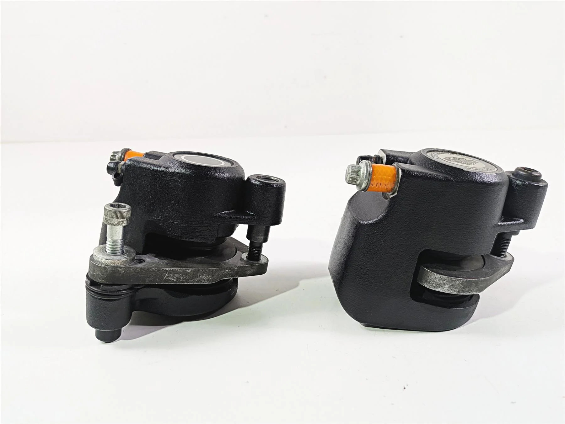 1999 Harley Touring FLHTCUI E-Glide Front Brake Caliper Set 44023-83C 44046-84C - Image 5