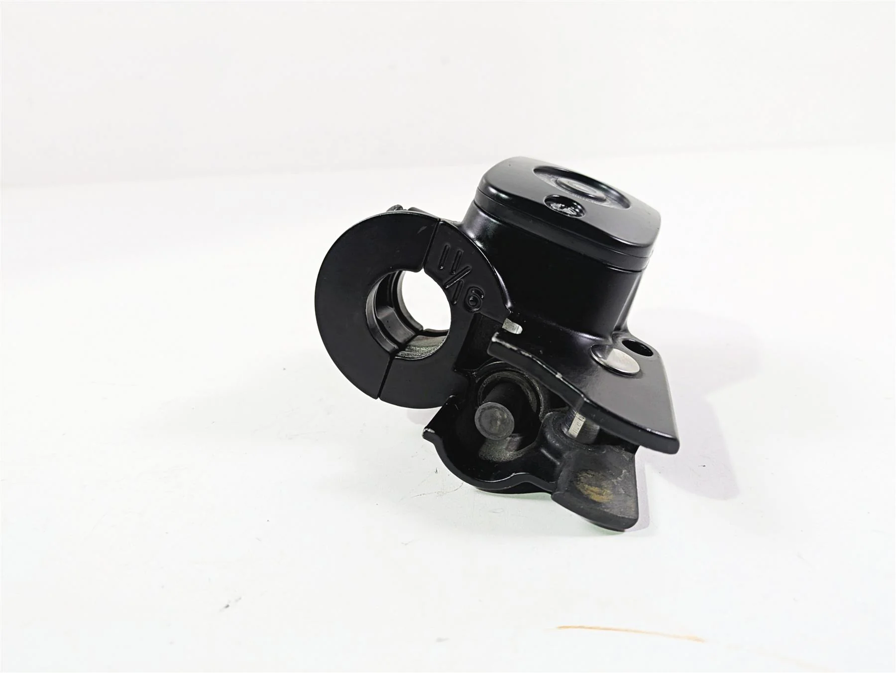 1999 Harley Touring FLHTCUI E-Glide Front Brake Master Cylinder 11/16 41700737 - Image 3